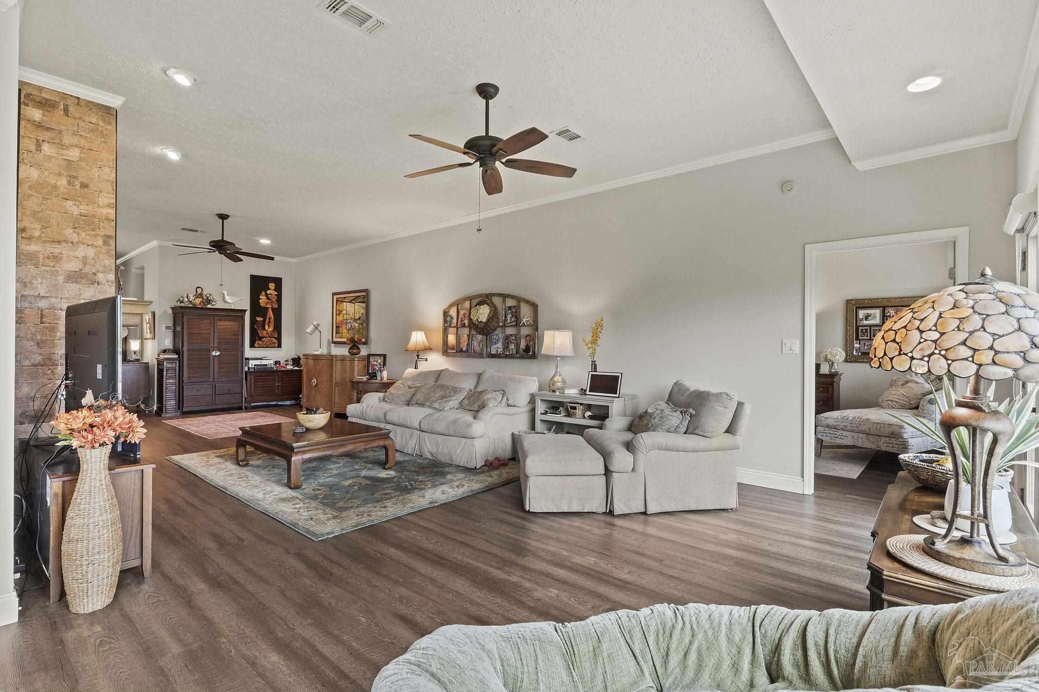 4100 Longwood Cir