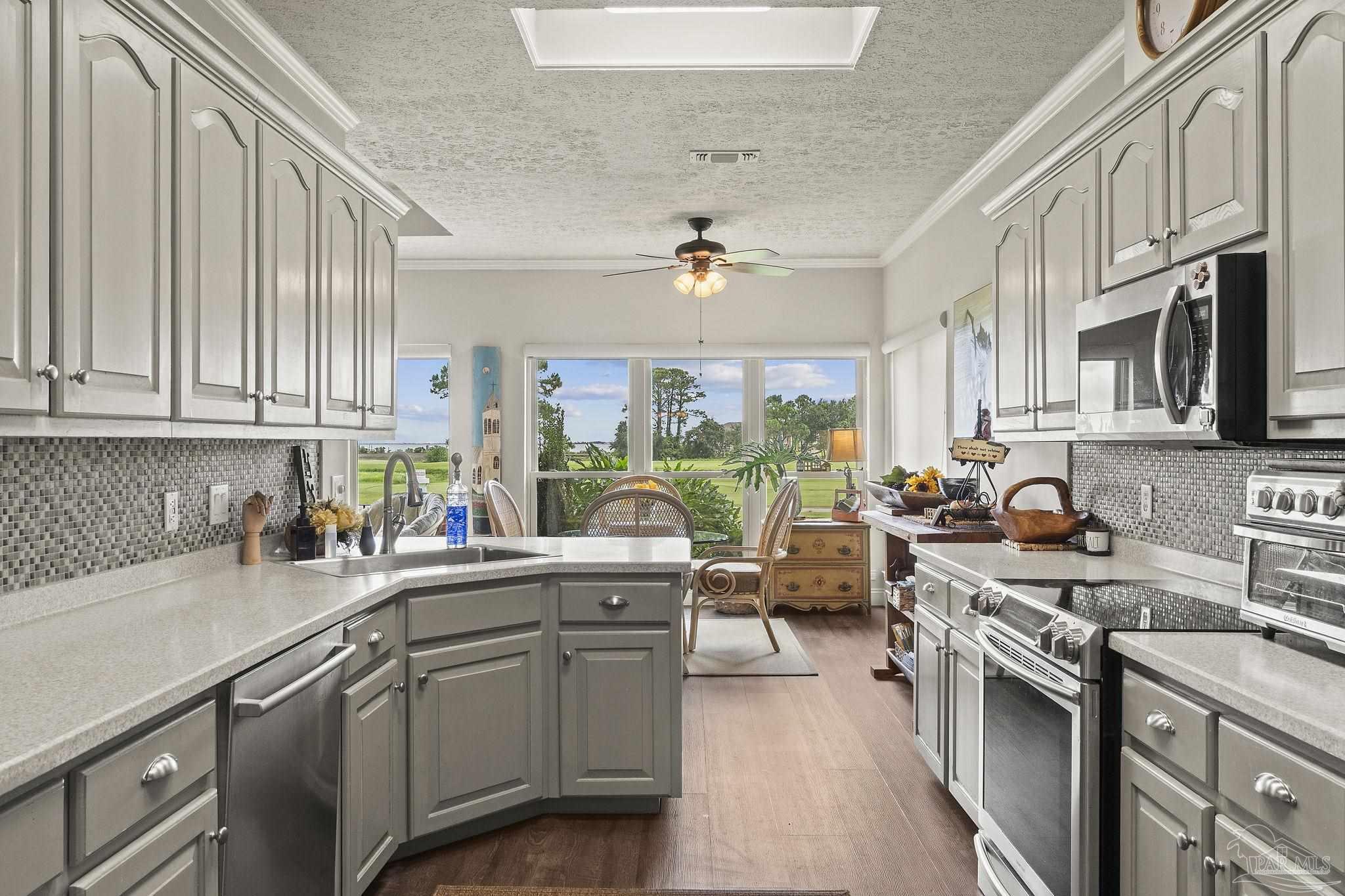 4100 Longwood Cir