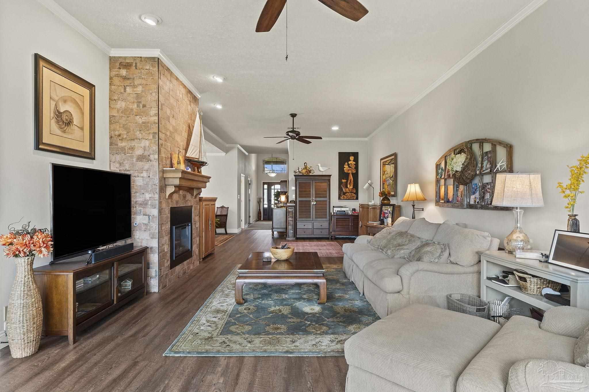 4100 Longwood Cir