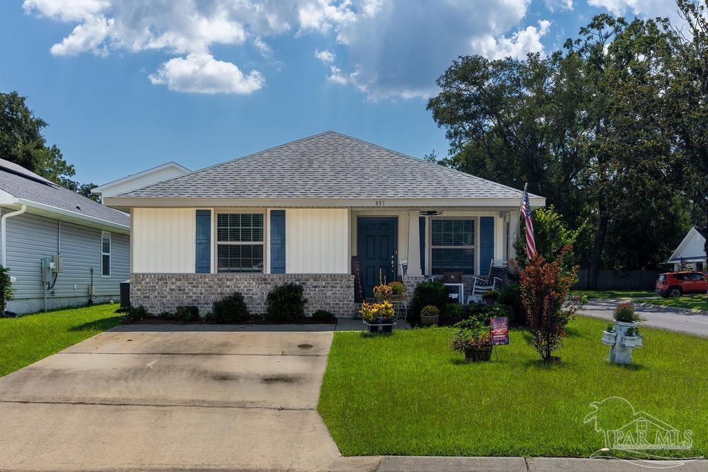 853 Smiley Cir