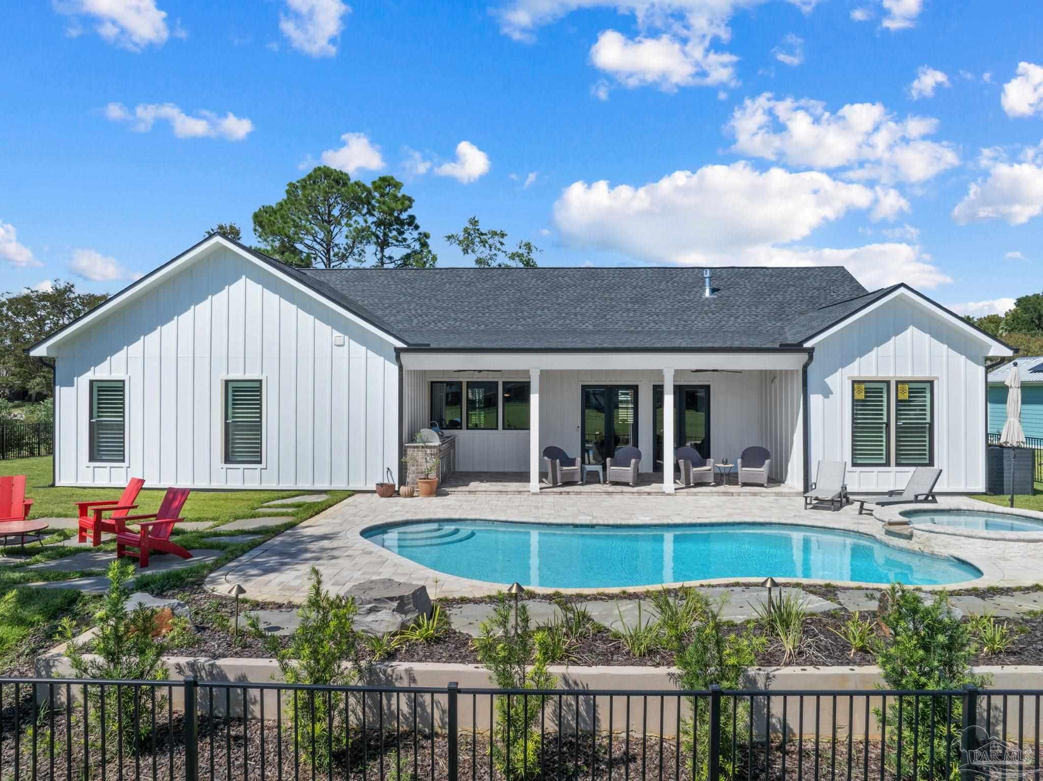 3733 Tiger Point Blvd