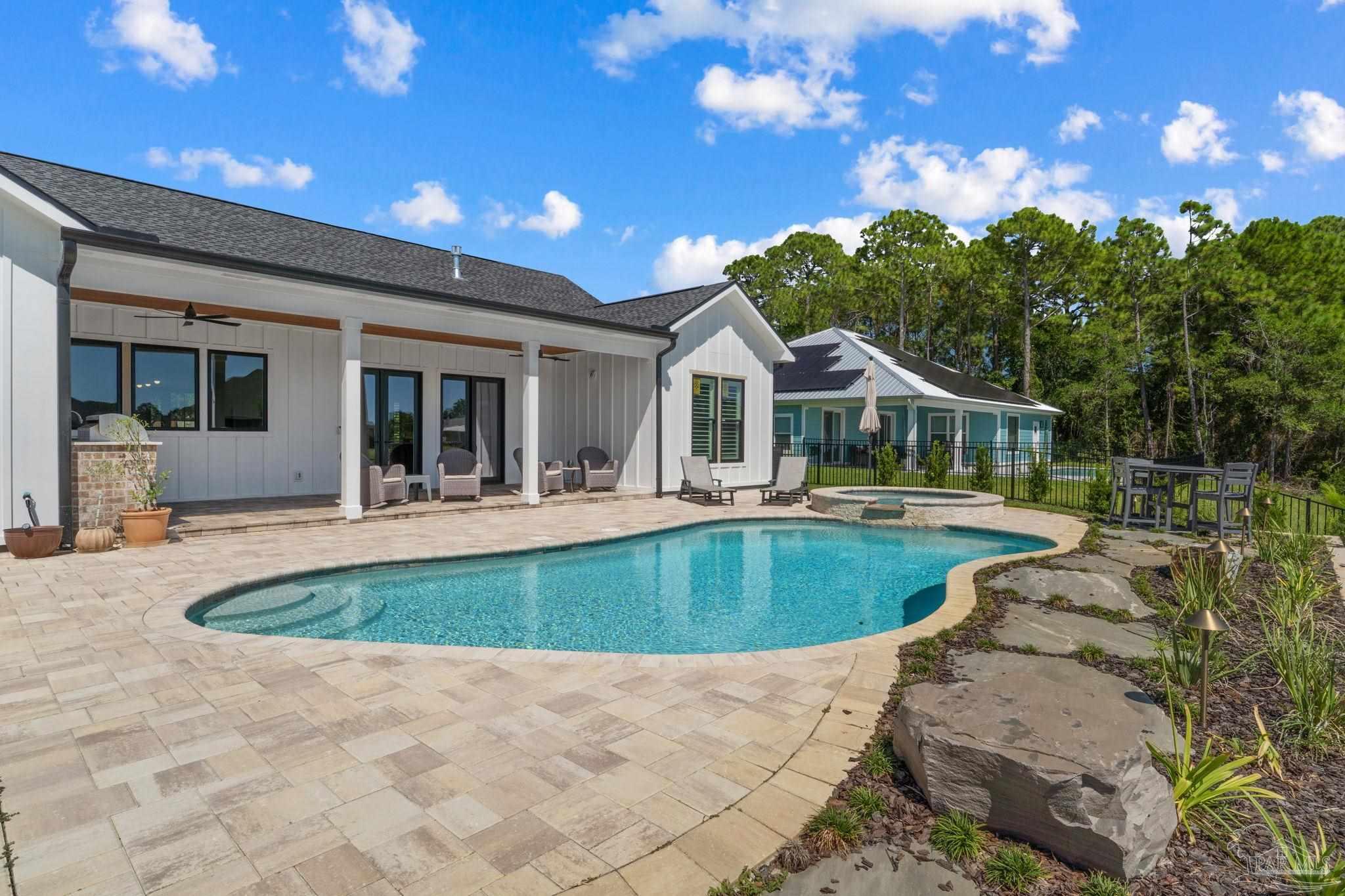 3733 Tiger Point Blvd