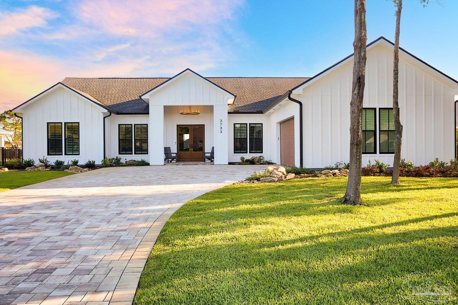 3733 Tiger Point Blvd