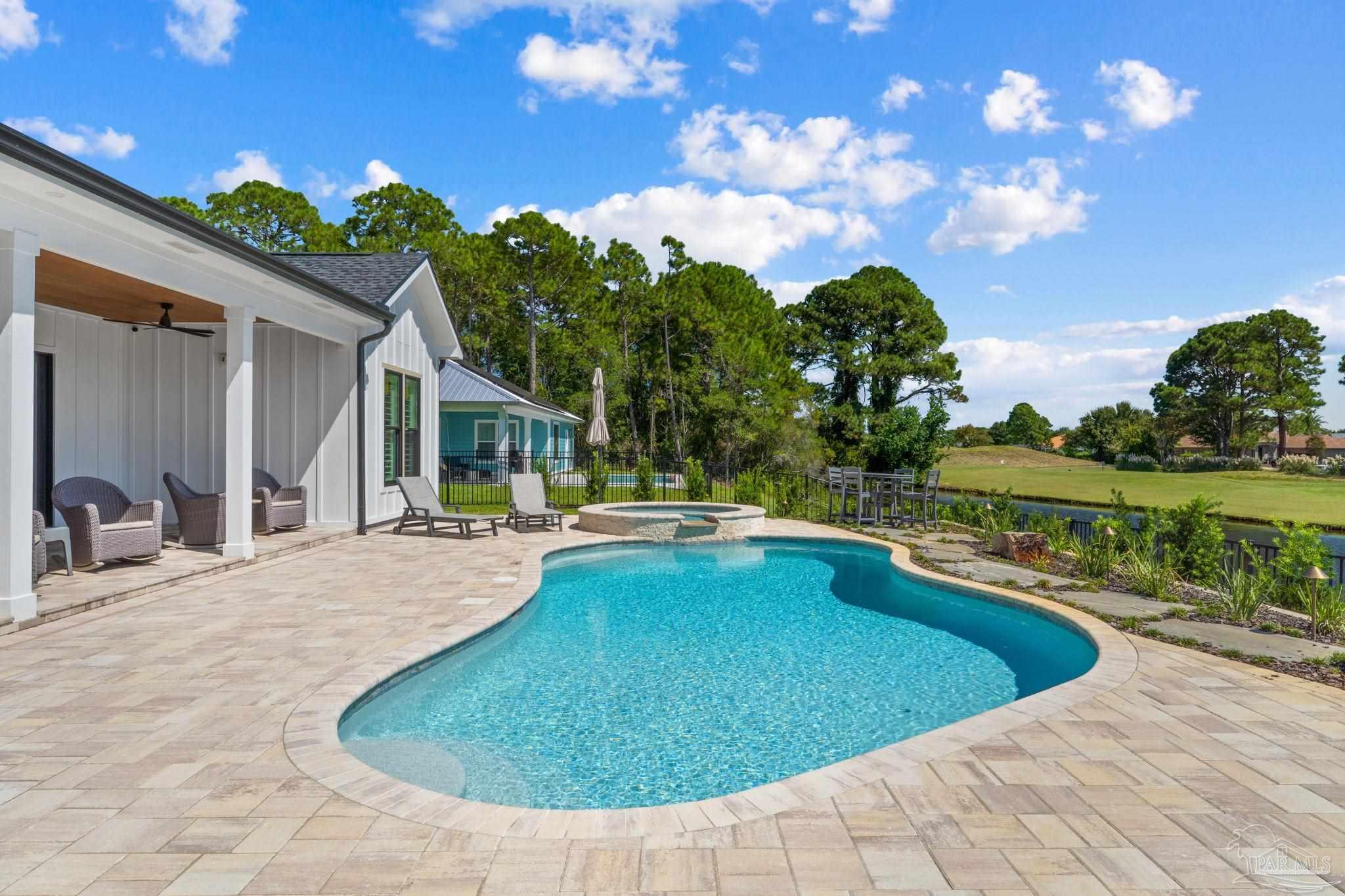 3733 Tiger Point Blvd