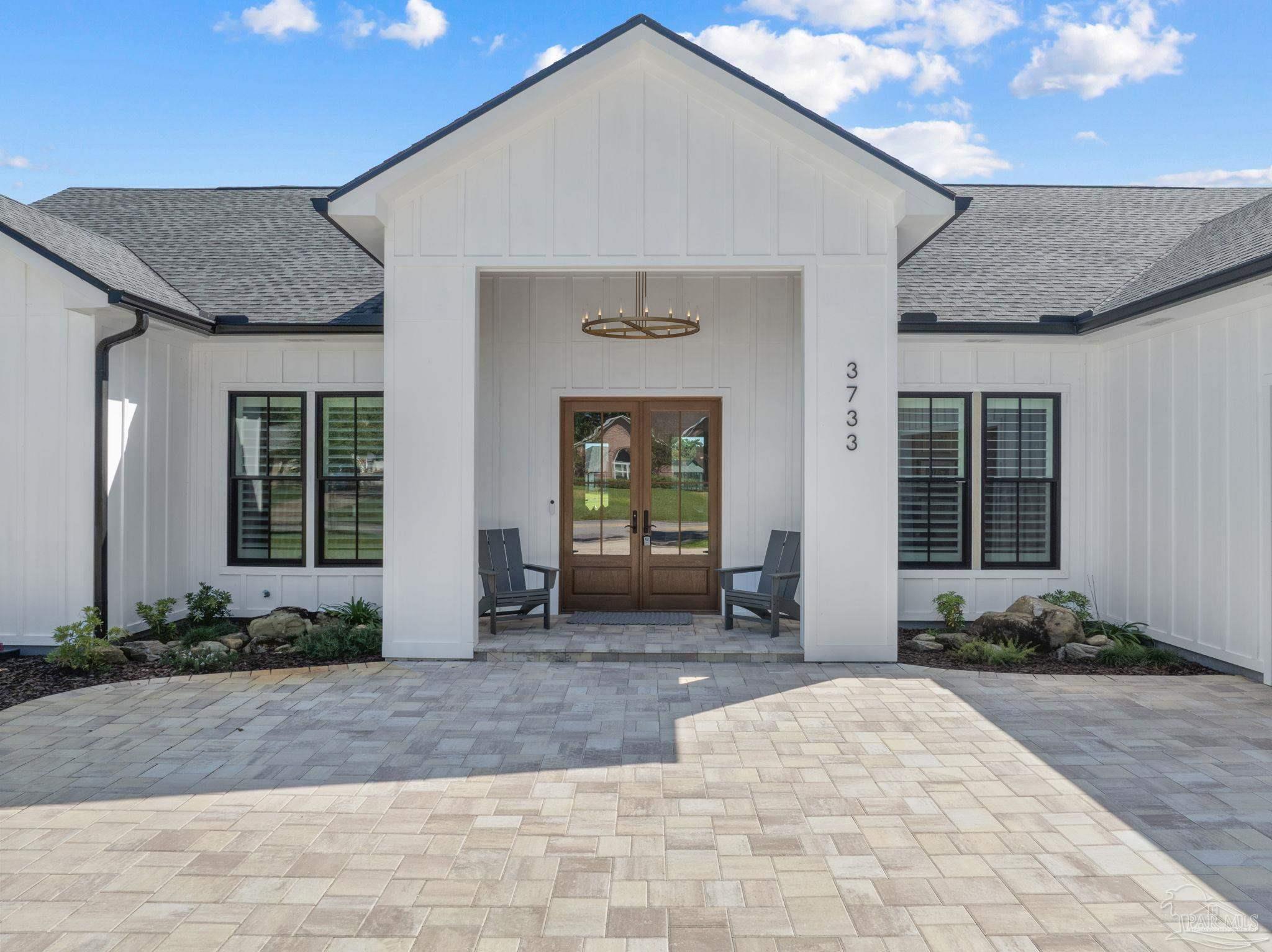 3733 Tiger Point Blvd