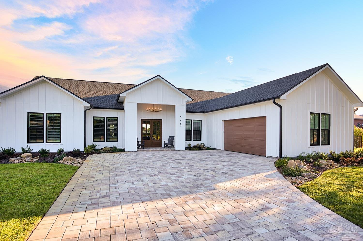 3733 Tiger Point Blvd