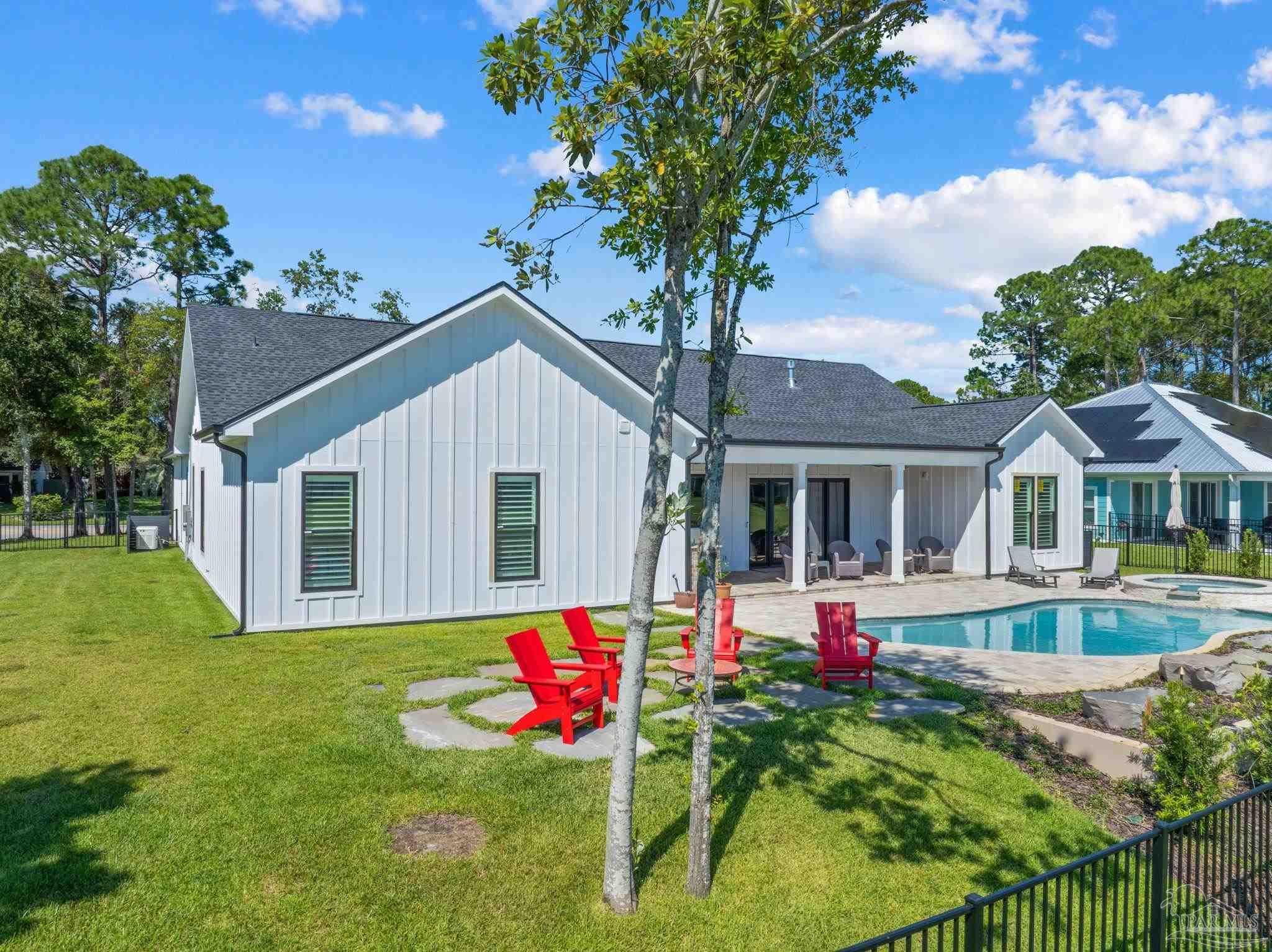 3733 Tiger Point Blvd