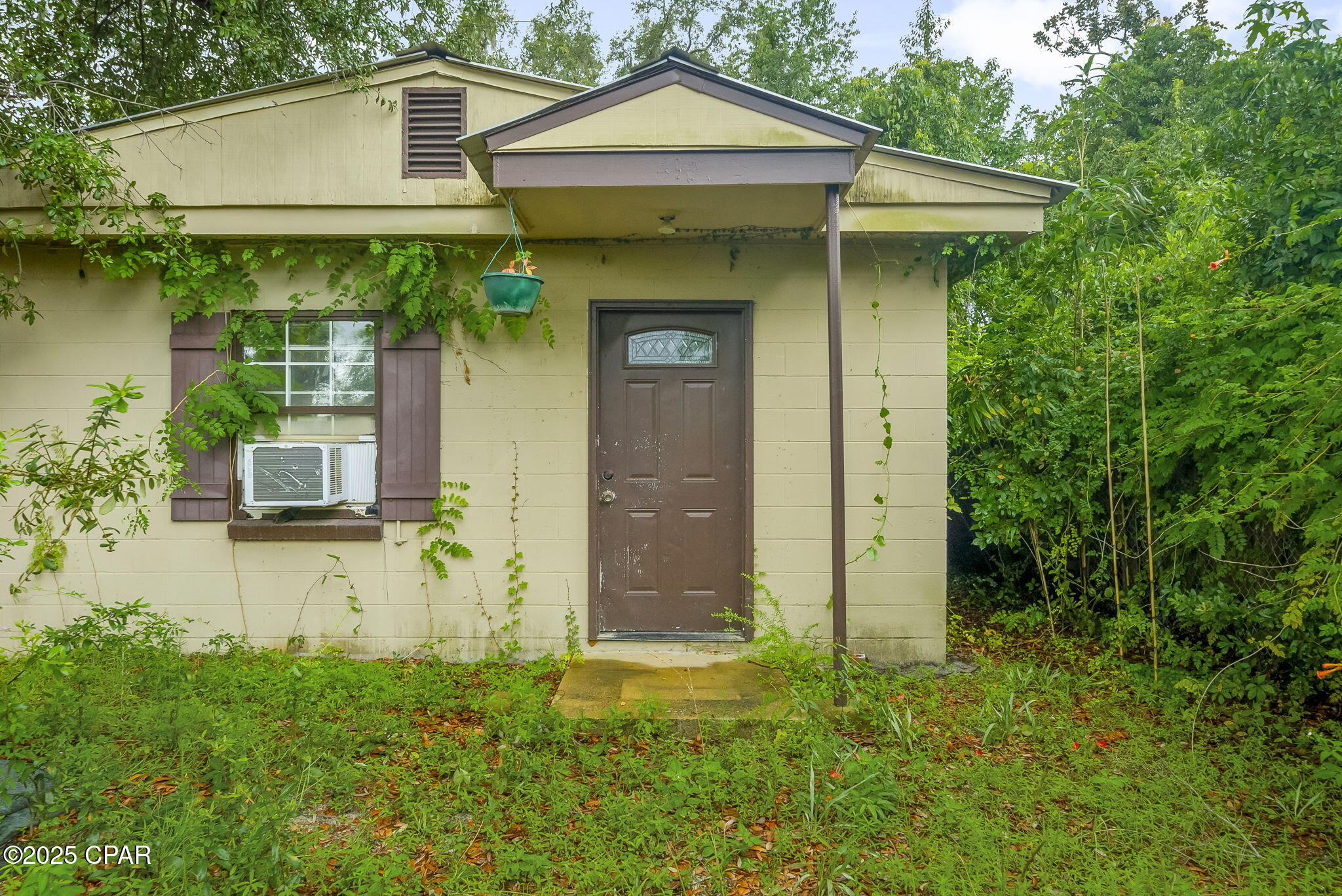 616 E 4th Court