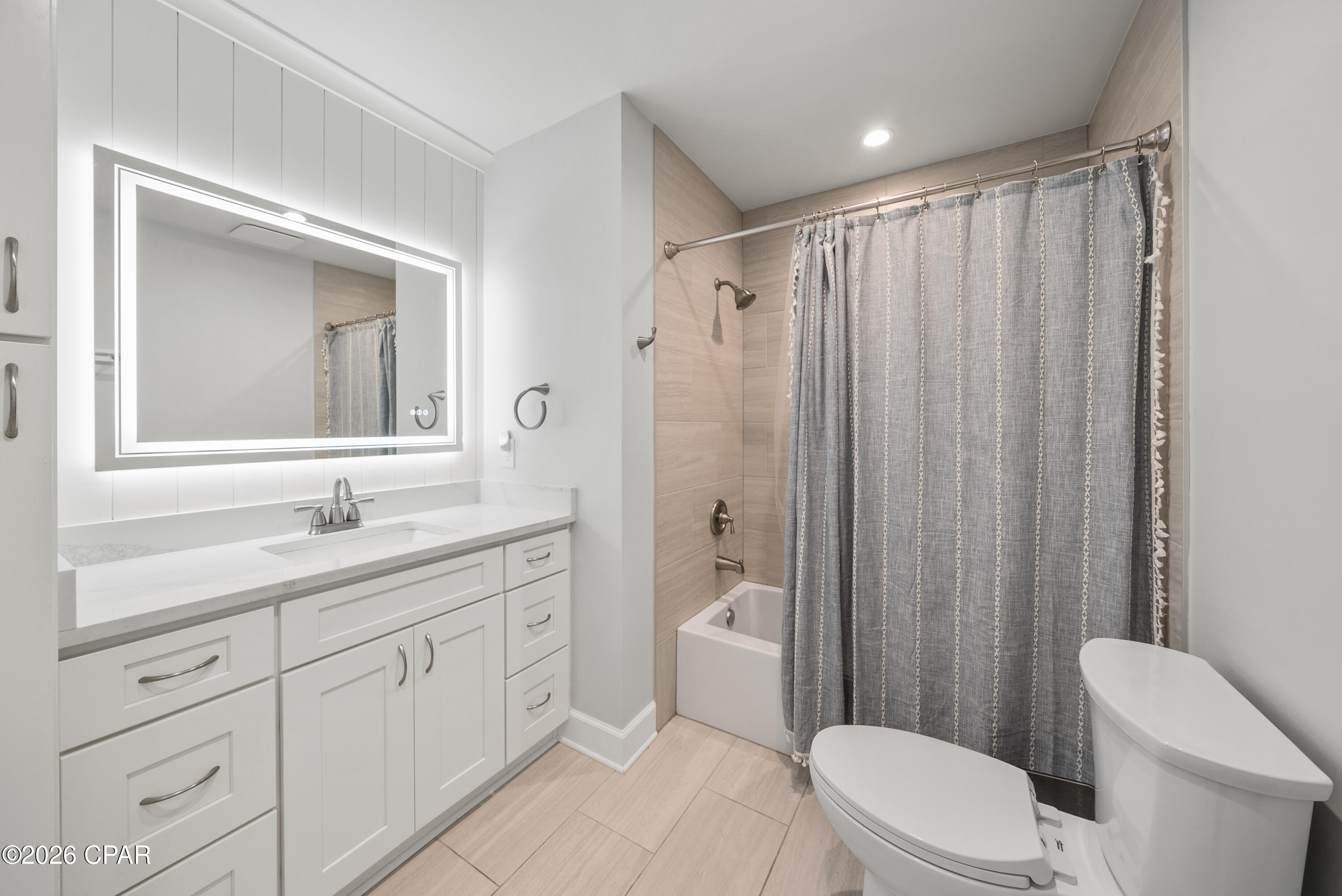 121 Lakeside Circle Unit B