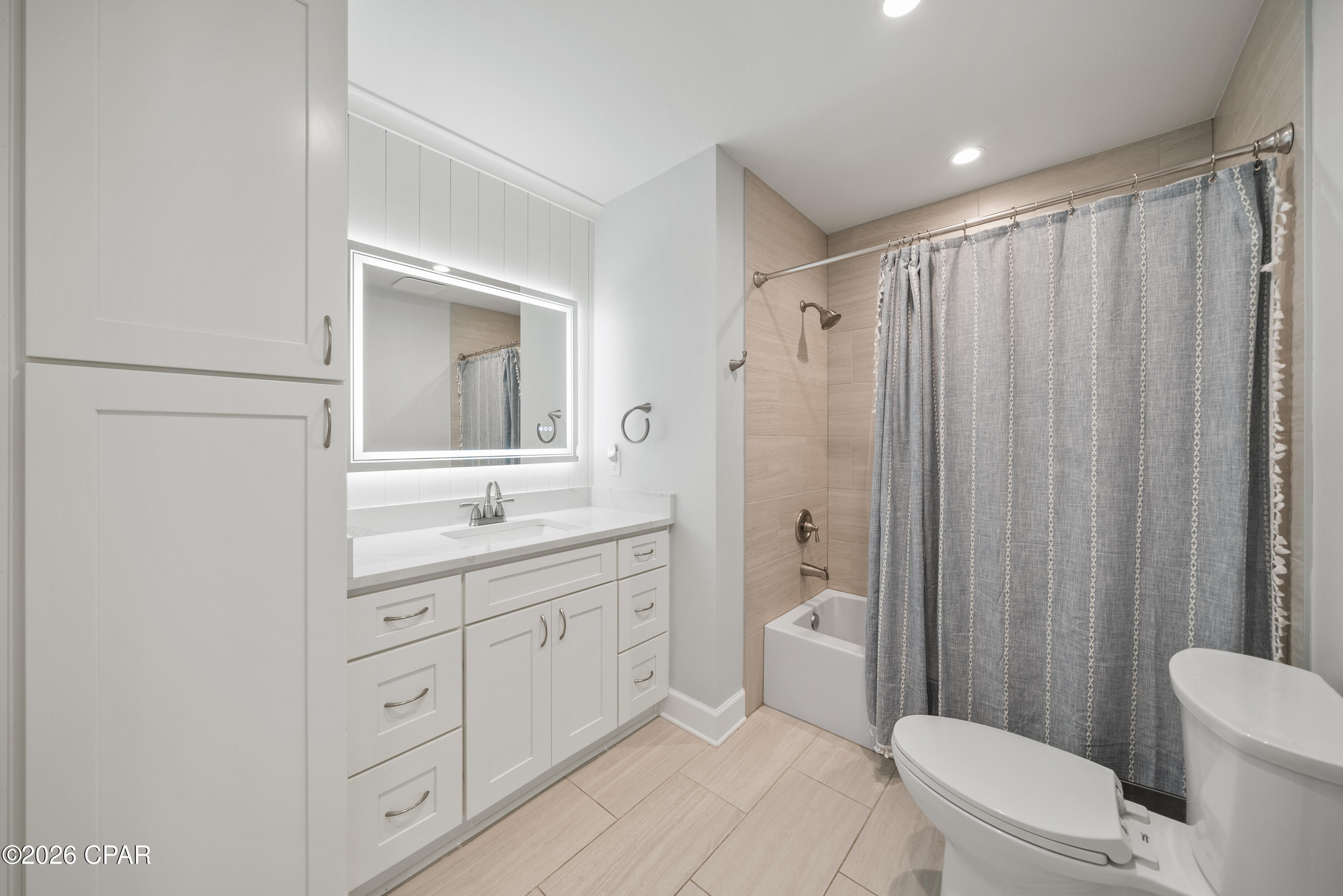 121 Lakeside Circle Unit B