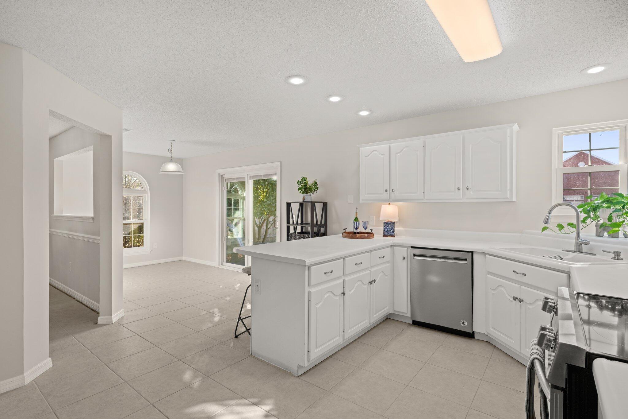 4001 Leeann Circle