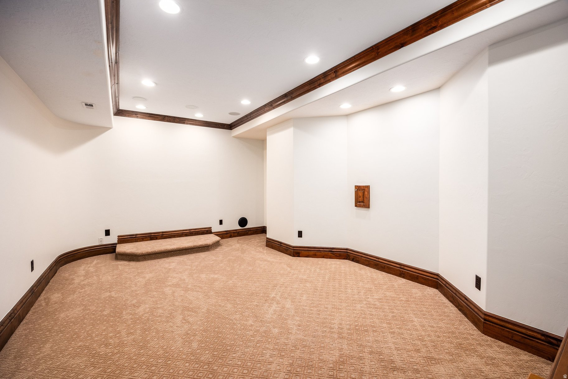 407 E HIDDEN LAKE DR