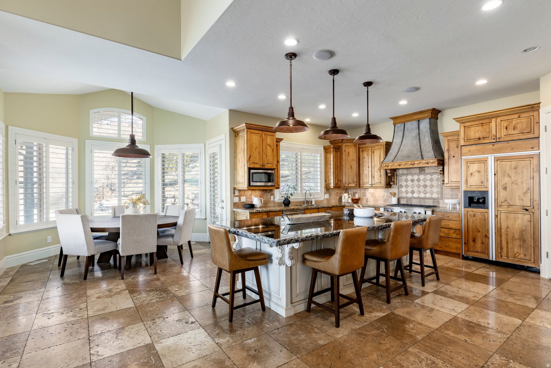 407 E HIDDEN LAKE DR