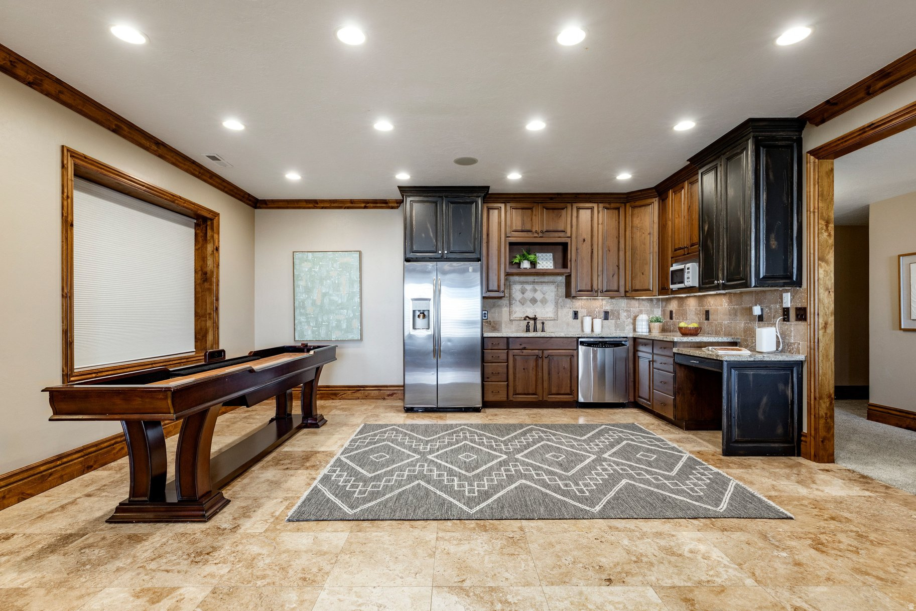 407 E HIDDEN LAKE DR