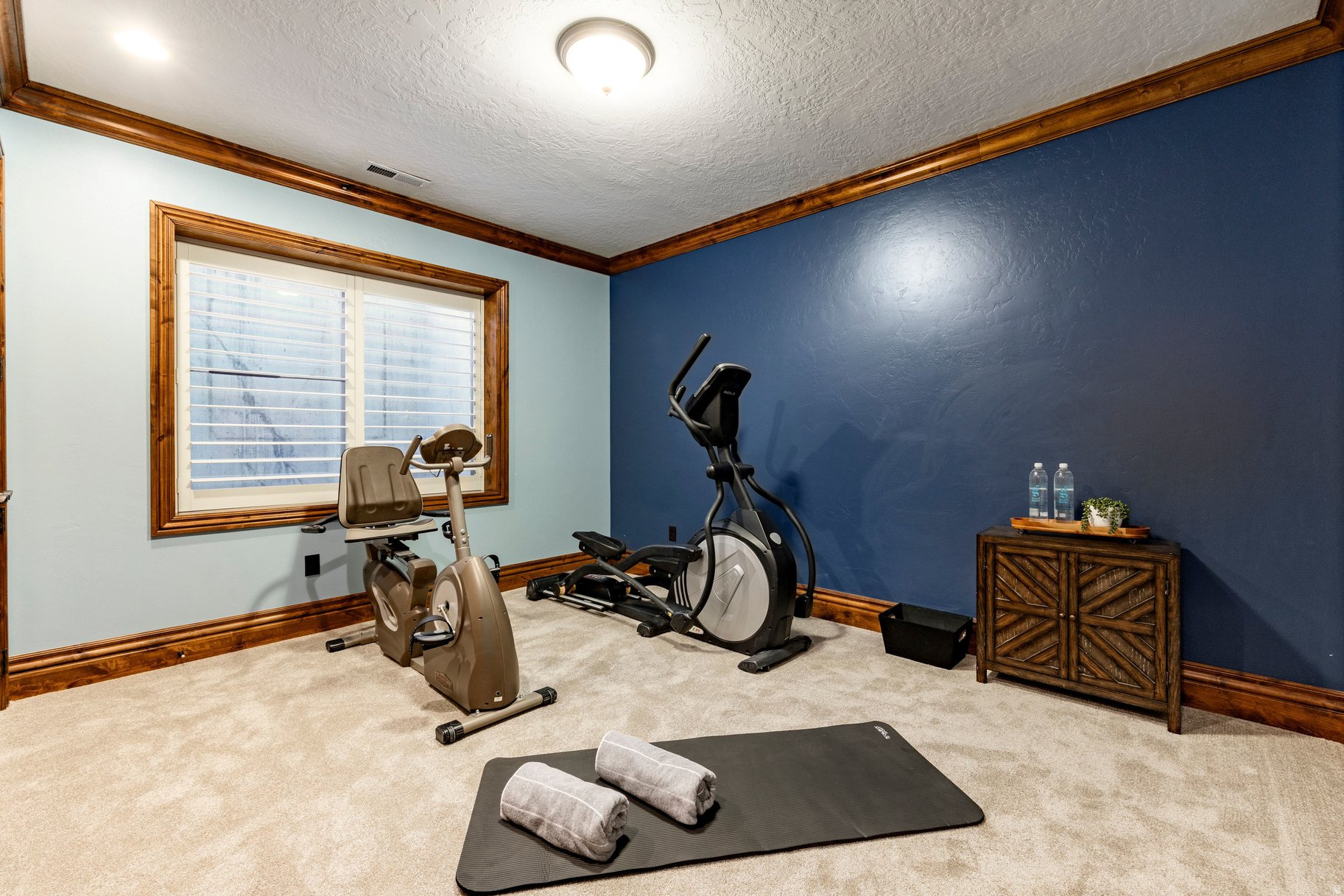 407 E HIDDEN LAKE DR