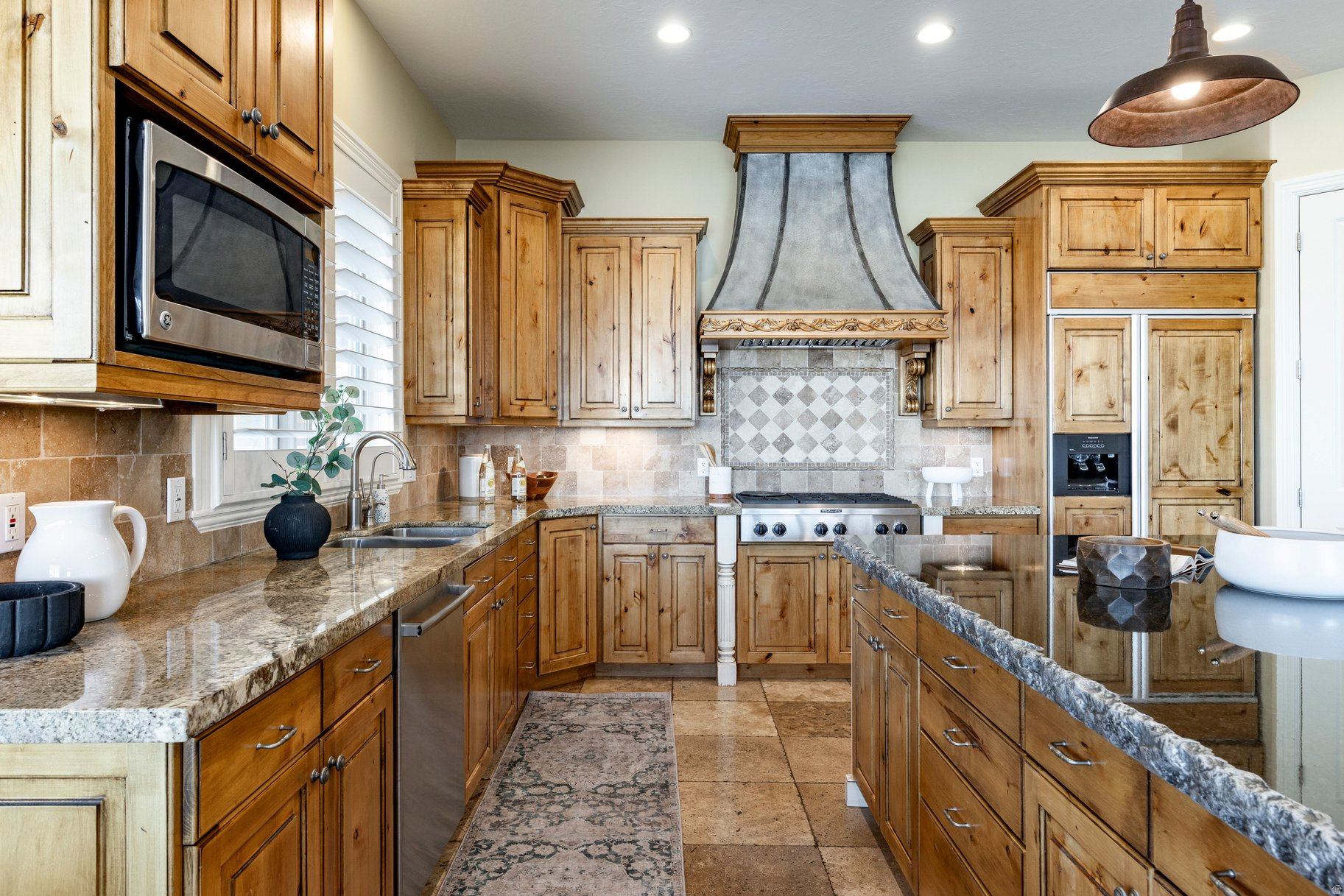 407 E HIDDEN LAKE DR