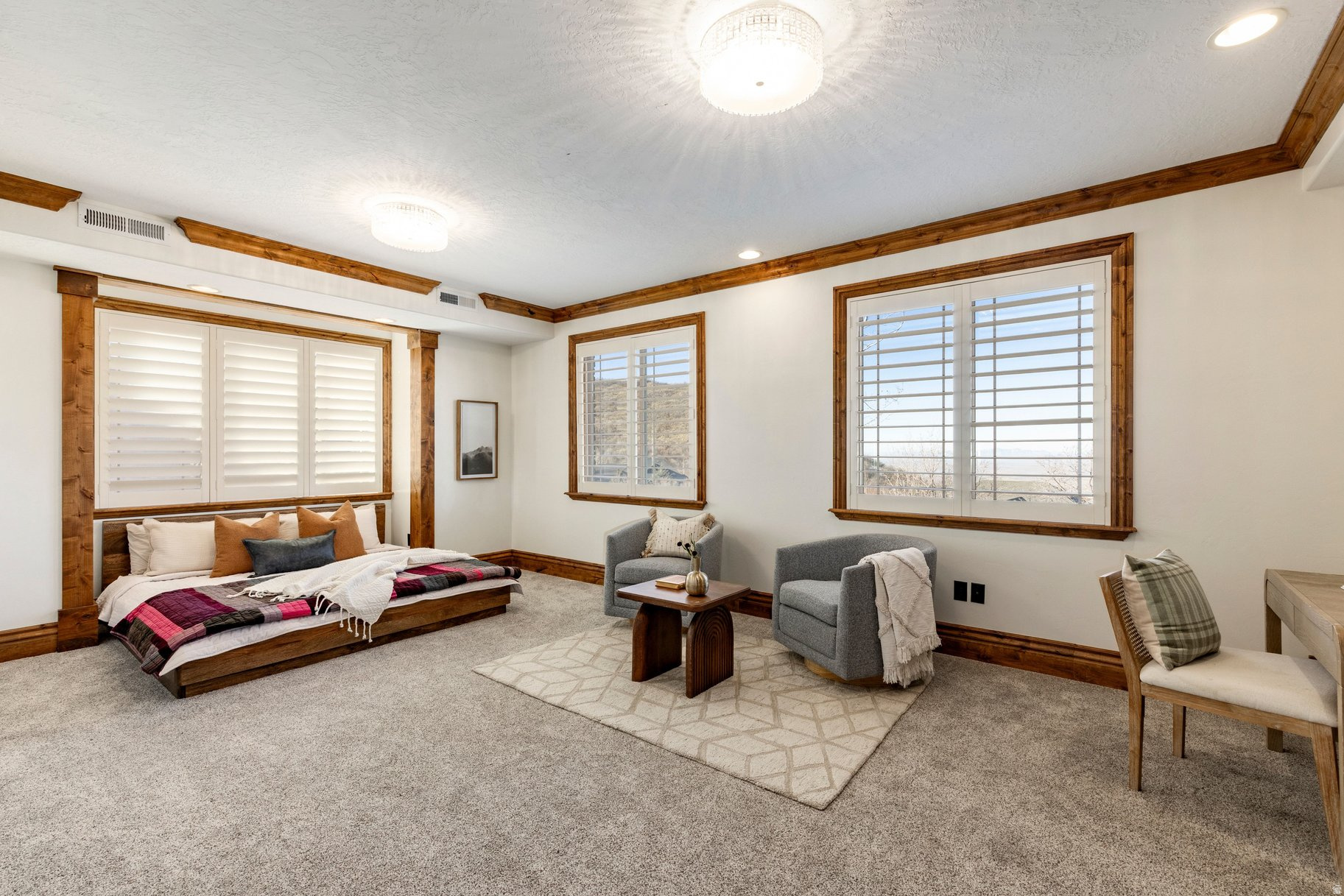 407 E HIDDEN LAKE DR