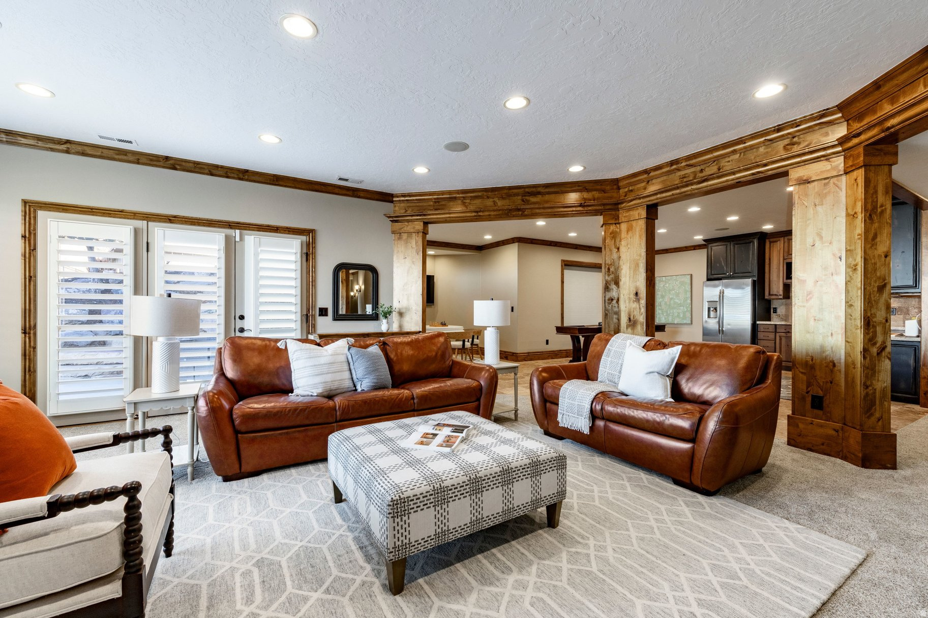 407 E HIDDEN LAKE DR