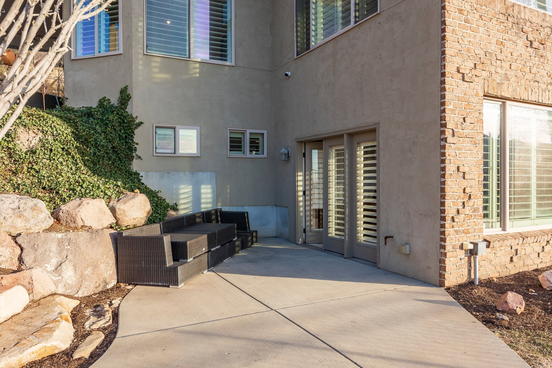 407 E HIDDEN LAKE DR