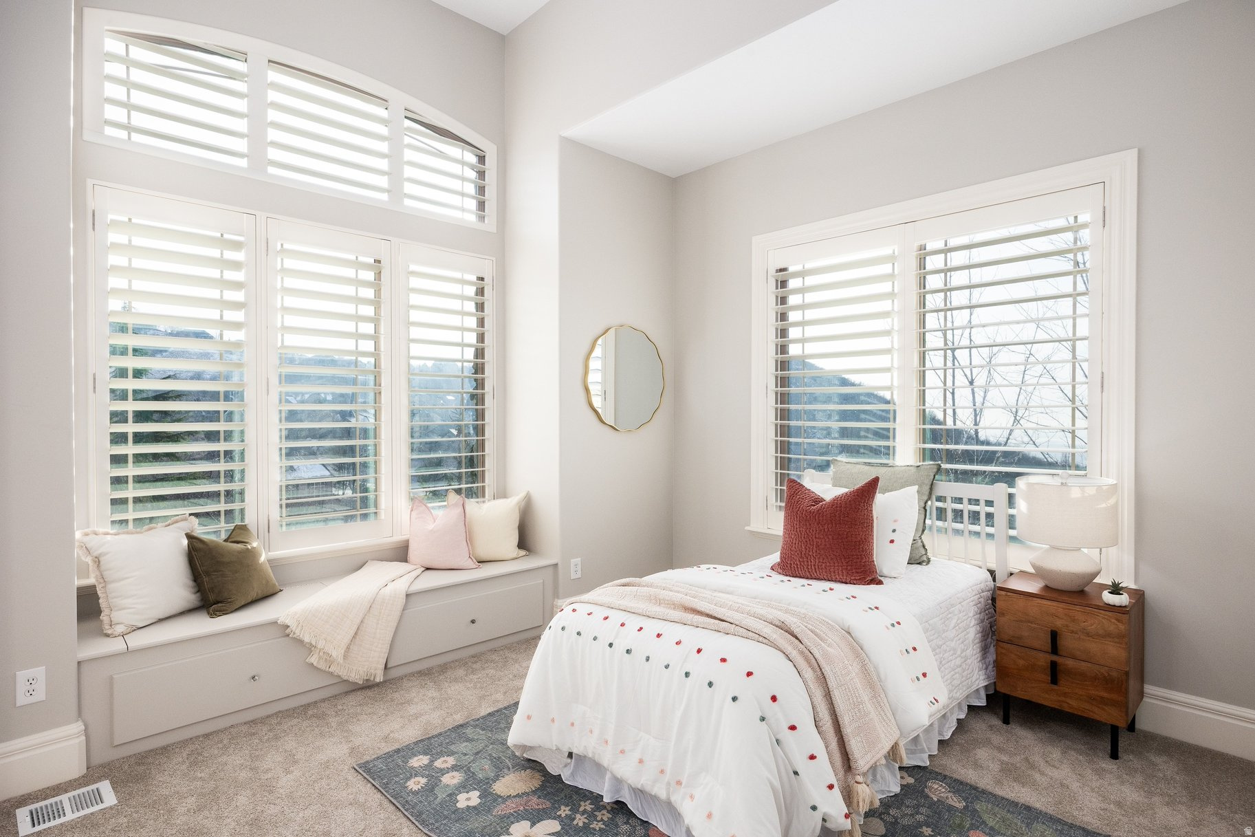 407 E HIDDEN LAKE DR