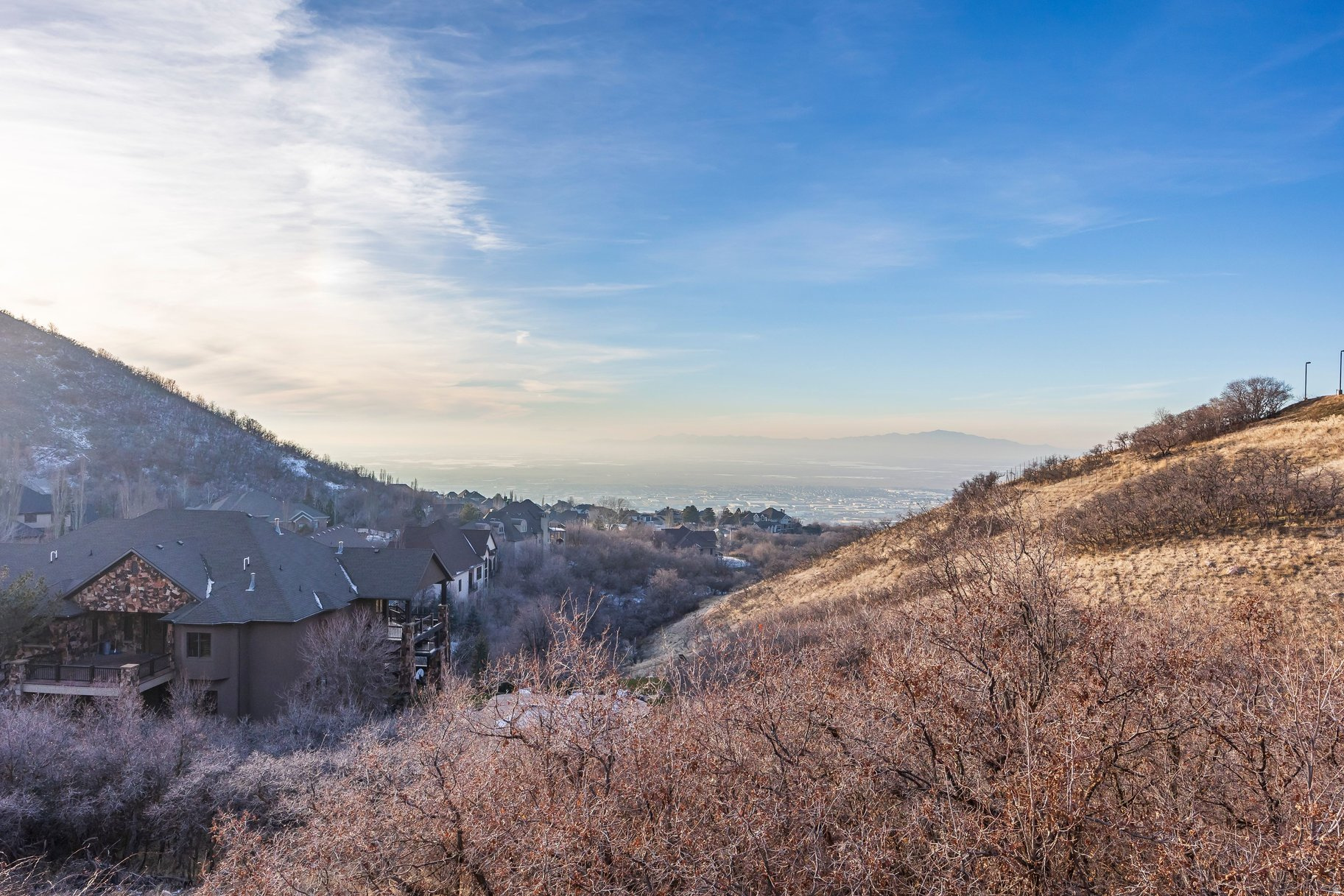 407 E HIDDEN LAKE DR