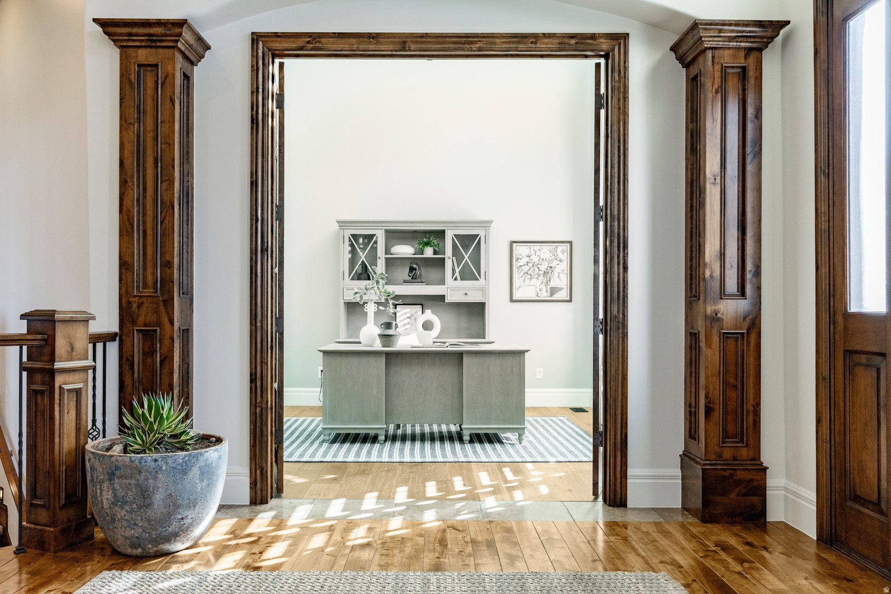 407 E HIDDEN LAKE DR