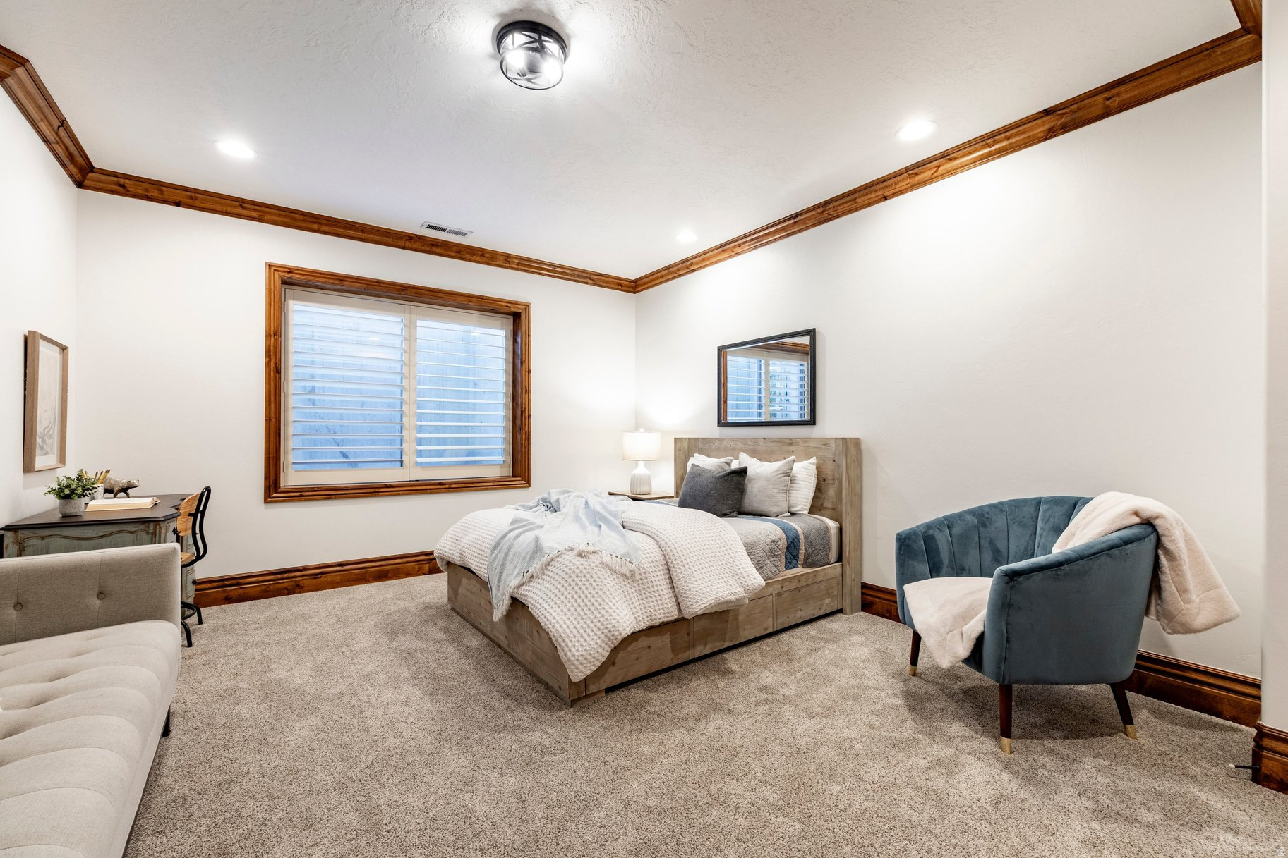 407 E HIDDEN LAKE DR