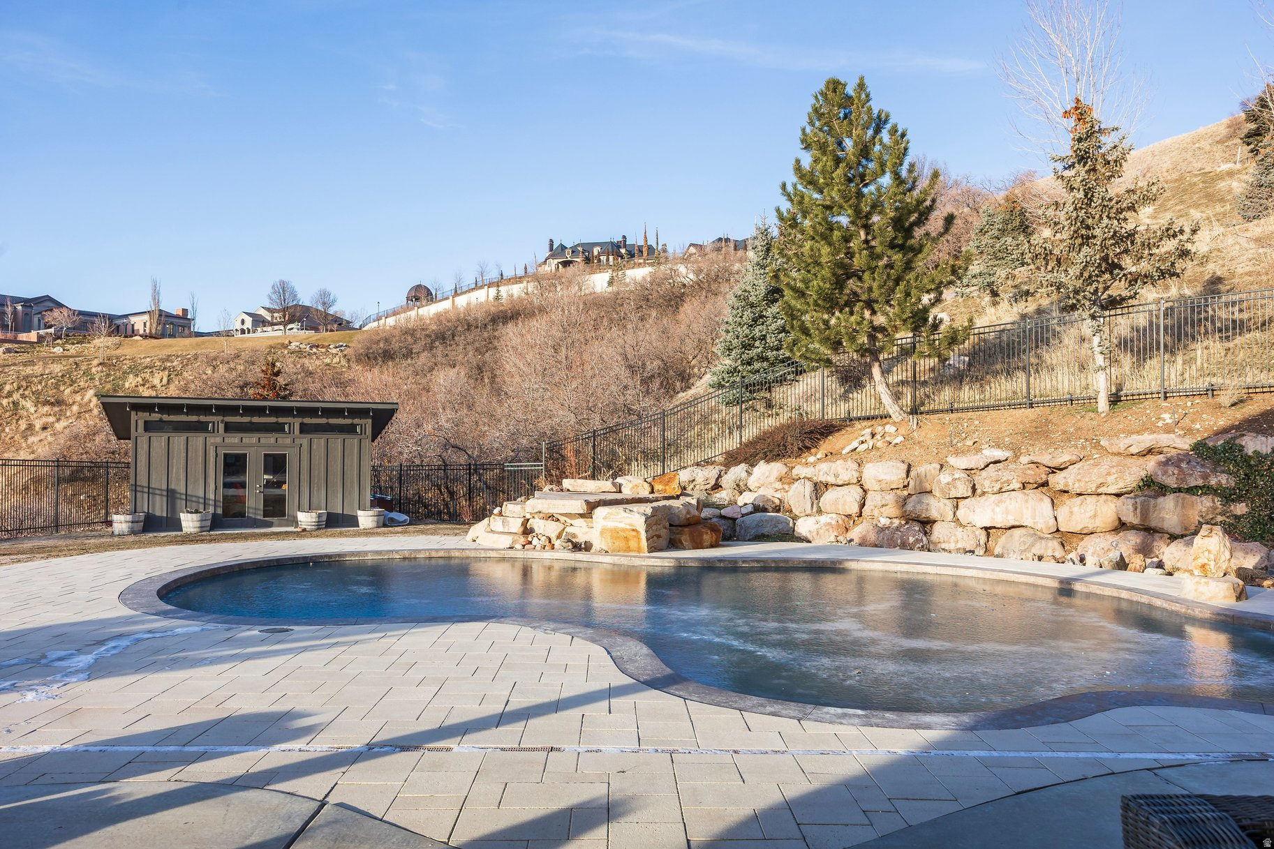 407 E HIDDEN LAKE DR