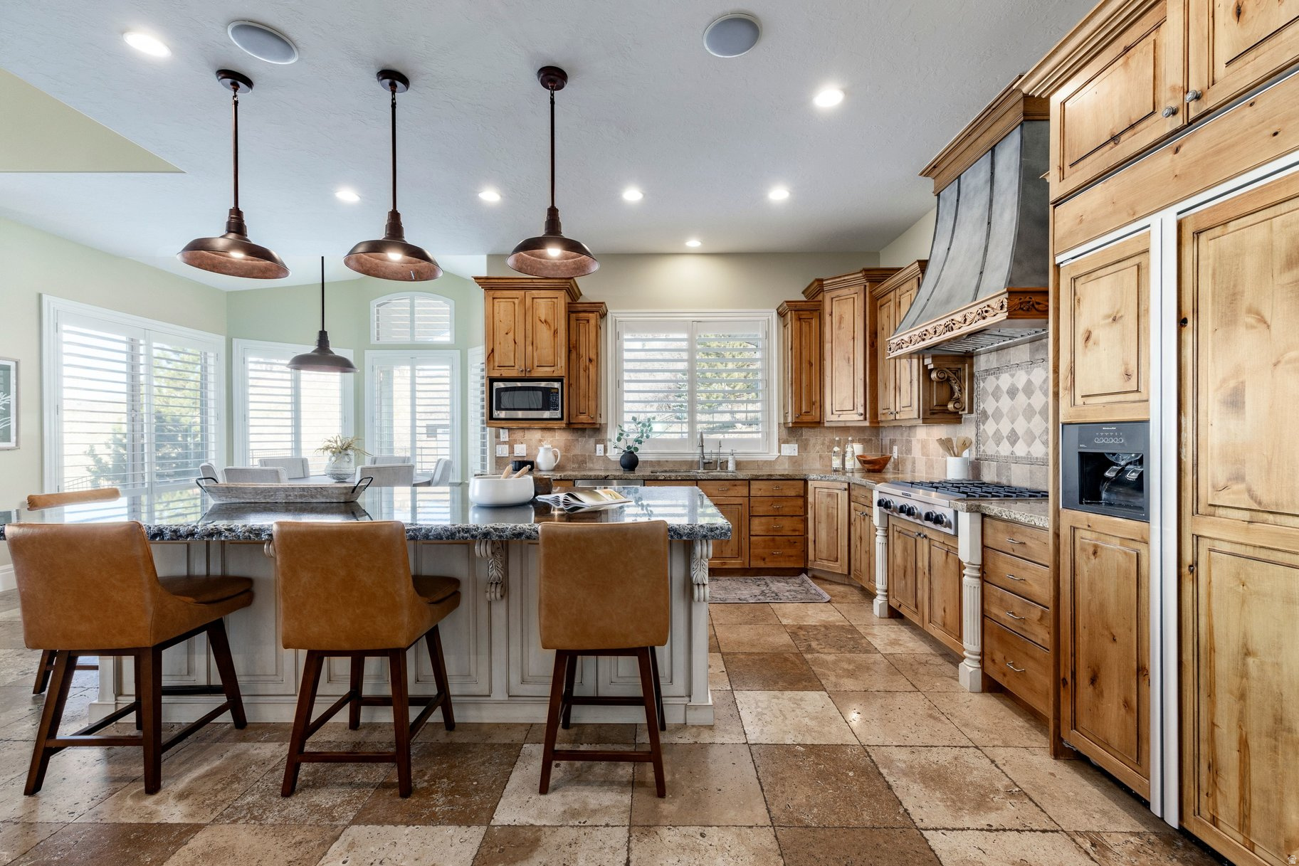 407 E HIDDEN LAKE DR