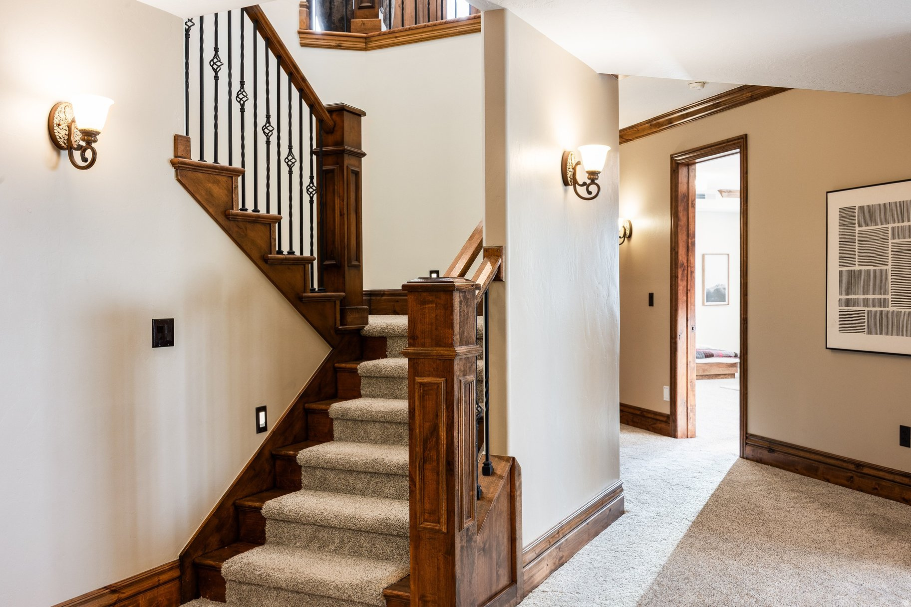 407 E HIDDEN LAKE DR