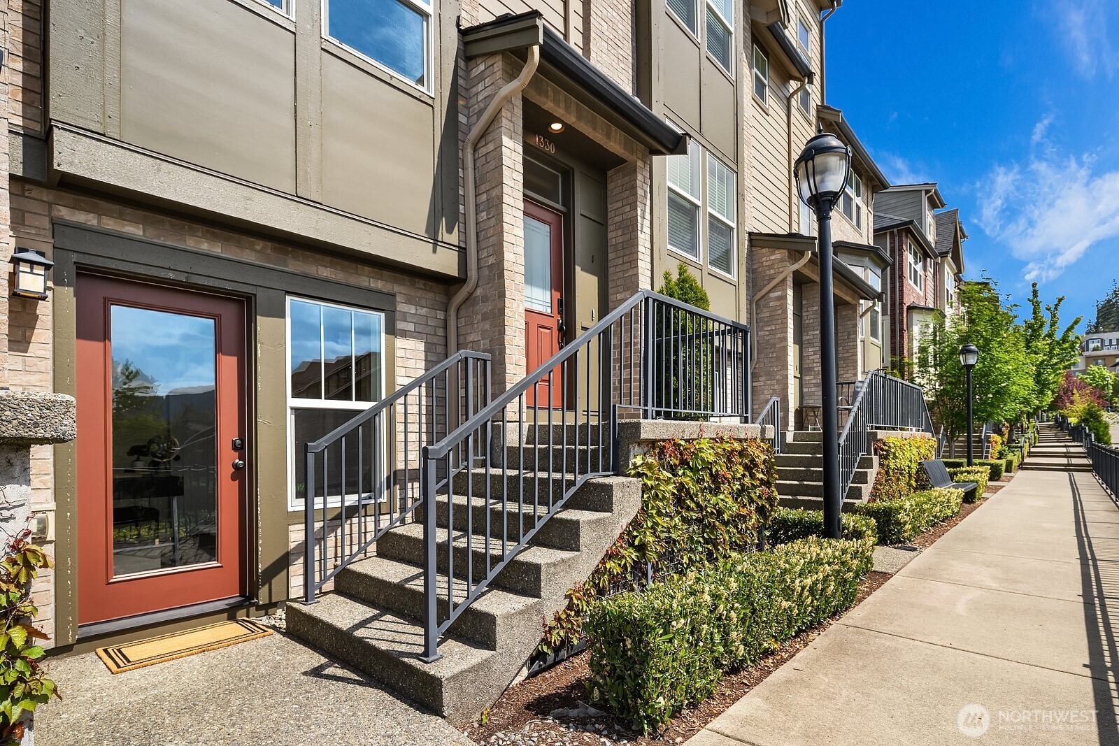 1330 Williamsburg Walk NE
