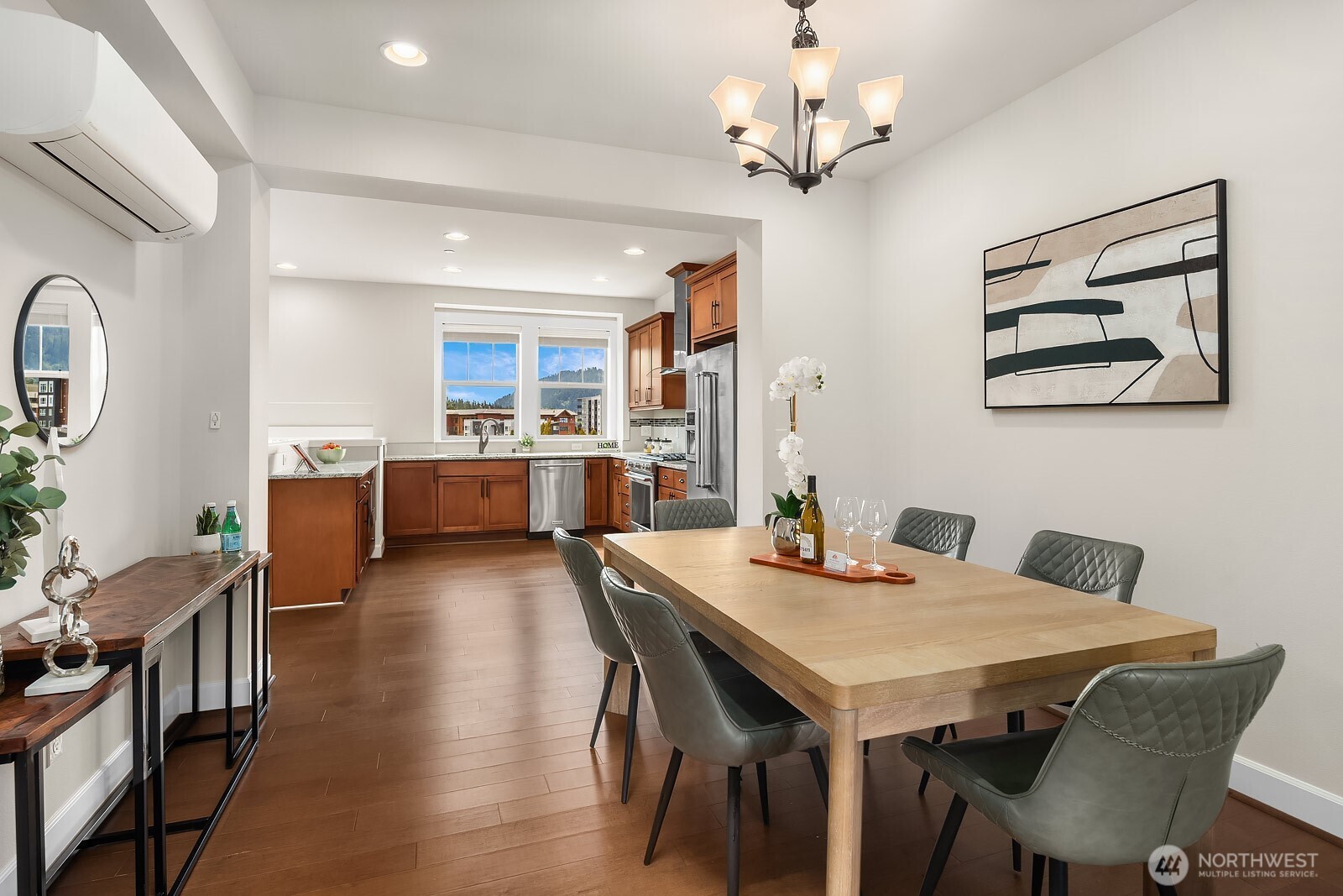 1330 Williamsburg Walk NE