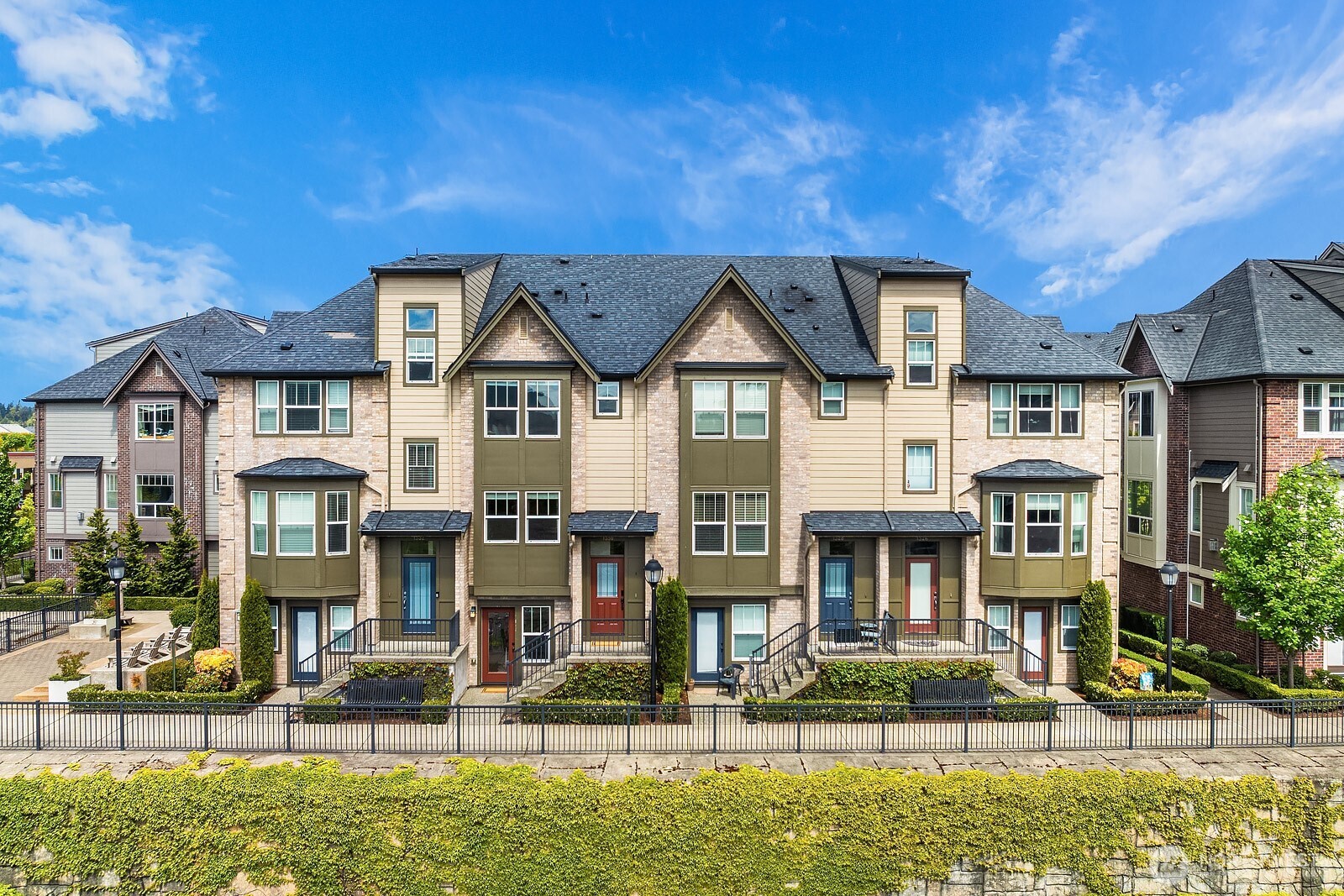 1330 Williamsburg Walk NE