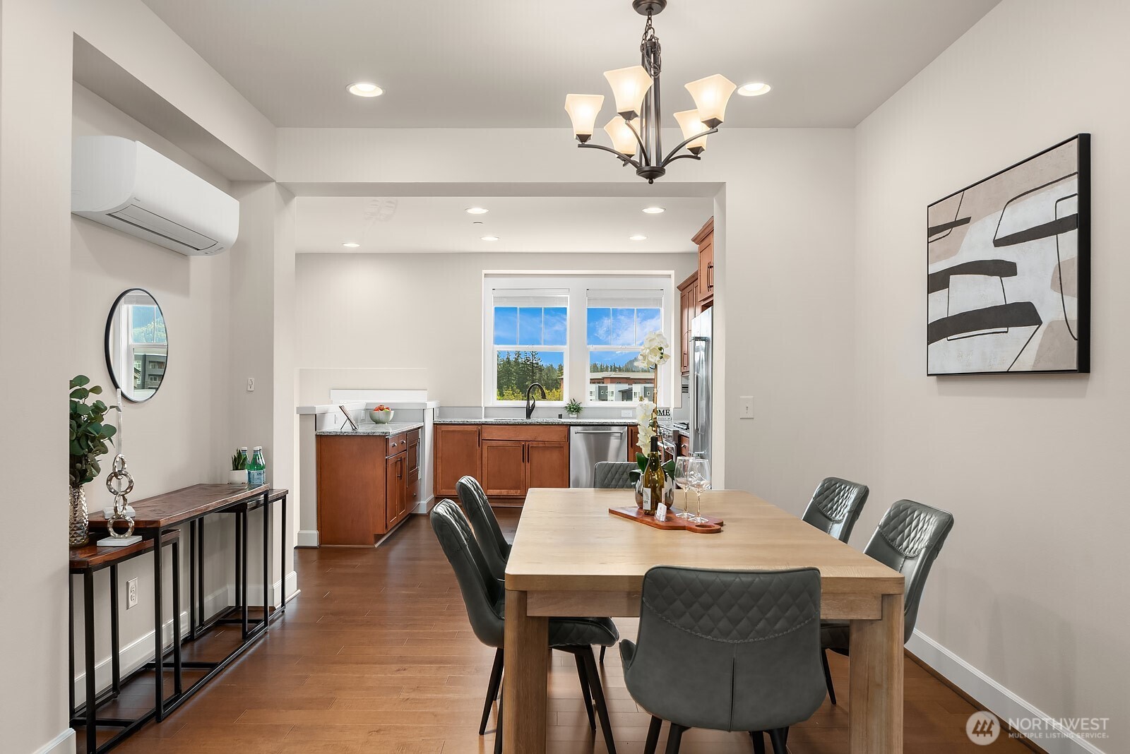 1330 Williamsburg Walk NE