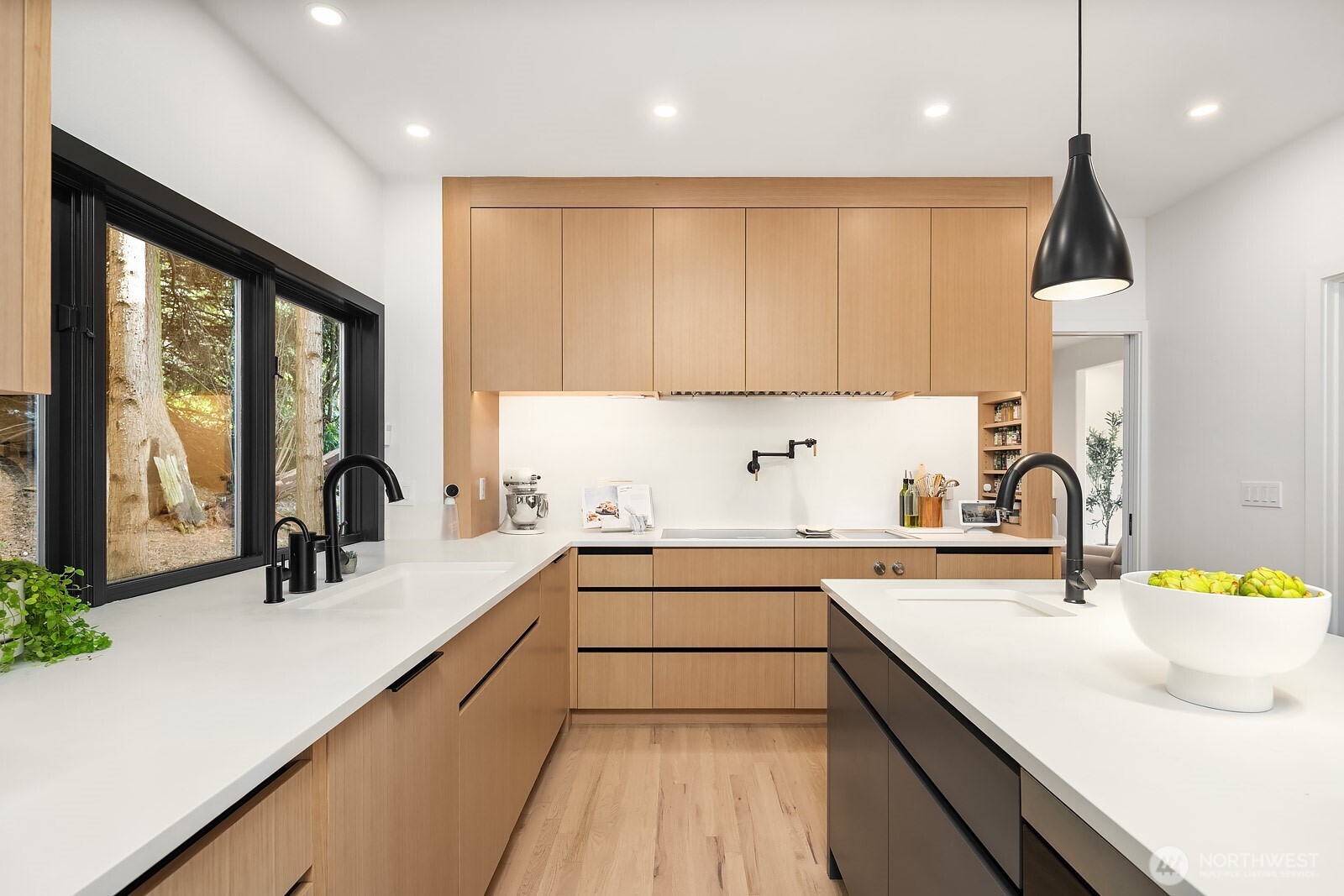 1540 204th Avenue NE