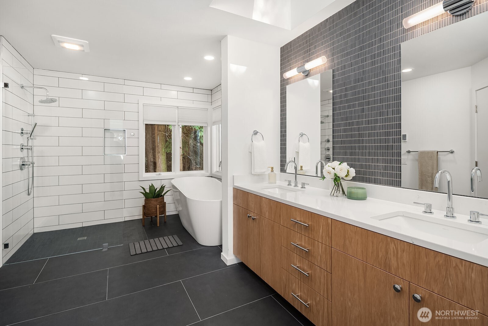 1540 204th Avenue NE