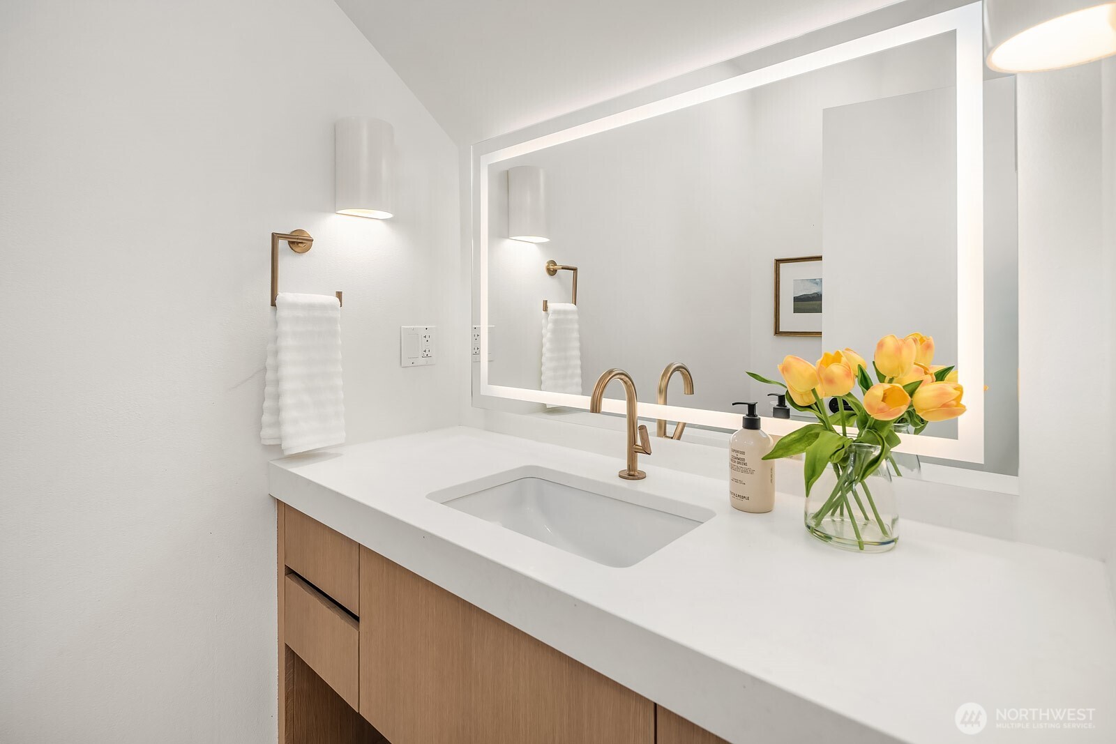 1540 204th Avenue NE