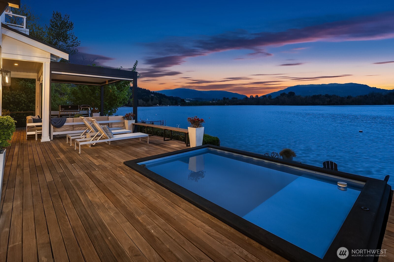 4233 E Lake Sammamish Shore Lane SE
