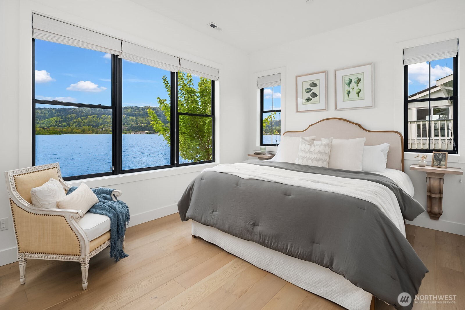 4233 E Lake Sammamish Shore Lane SE