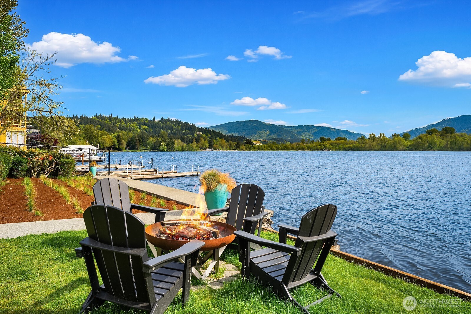 4233 E Lake Sammamish Shore Lane SE