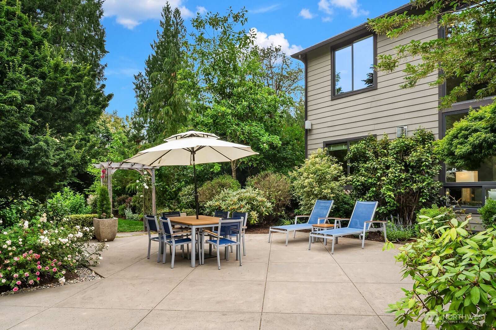 9233 255th Avenue NE