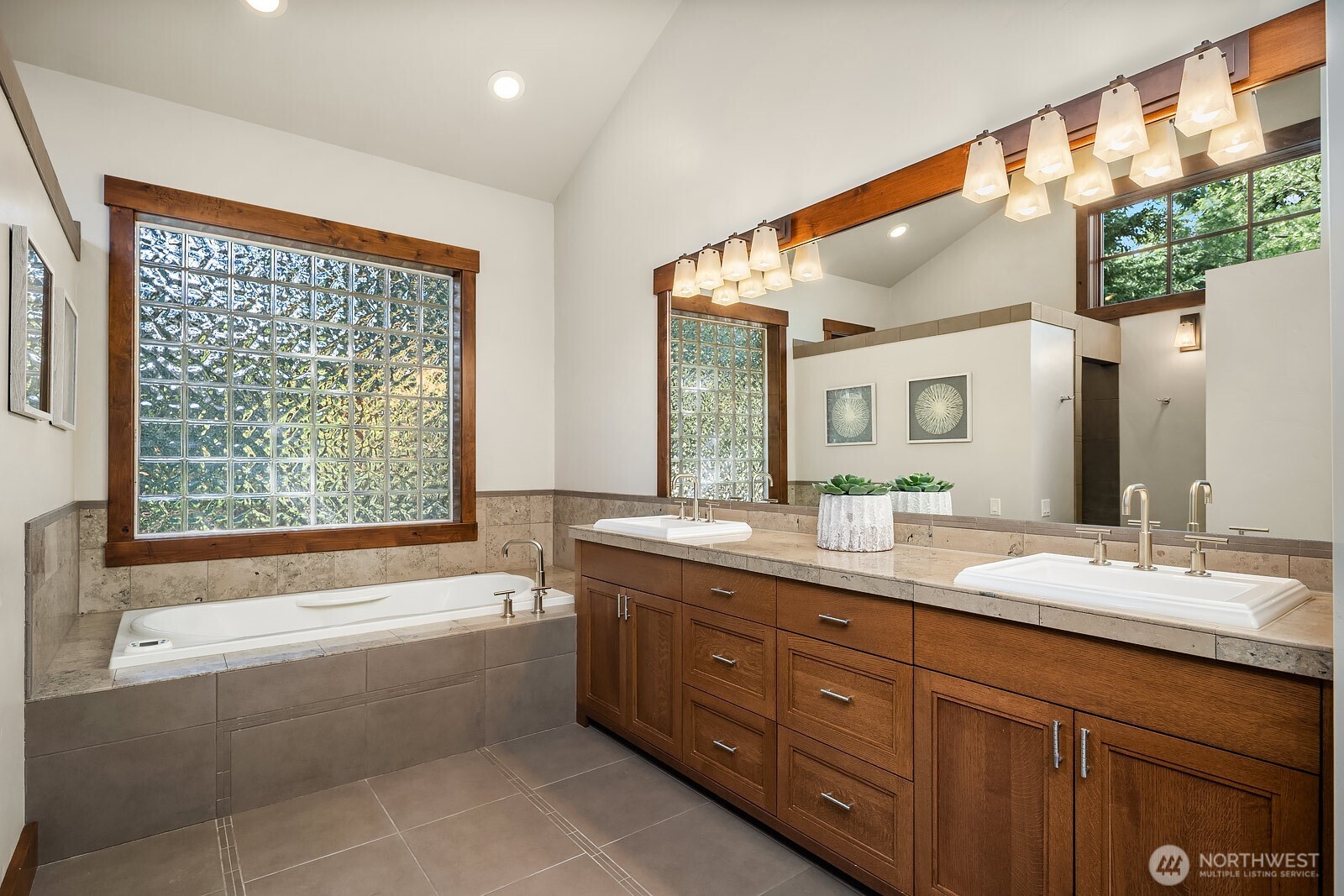 121 Silver Queen Lane