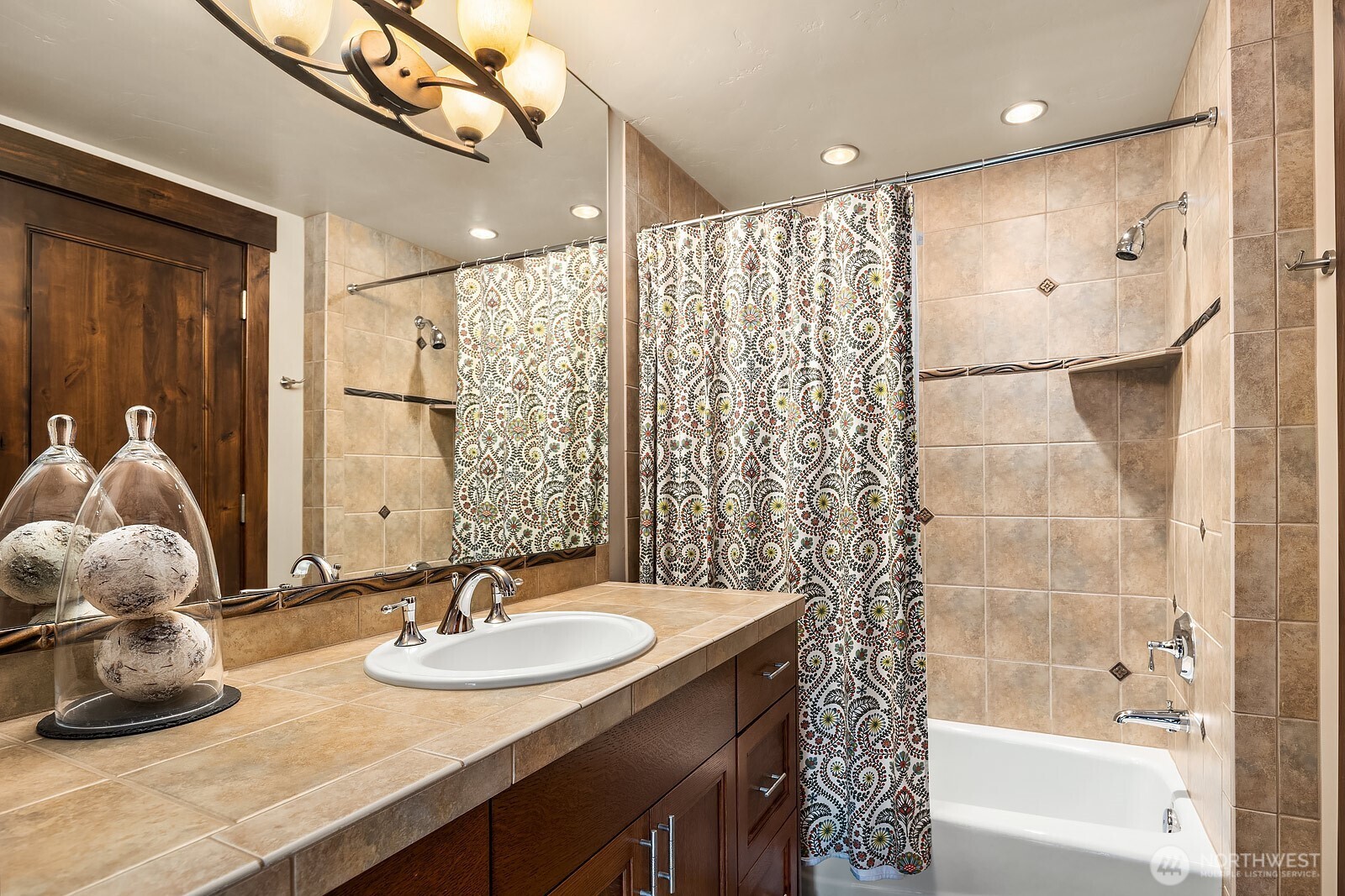 121 Silver Queen Lane