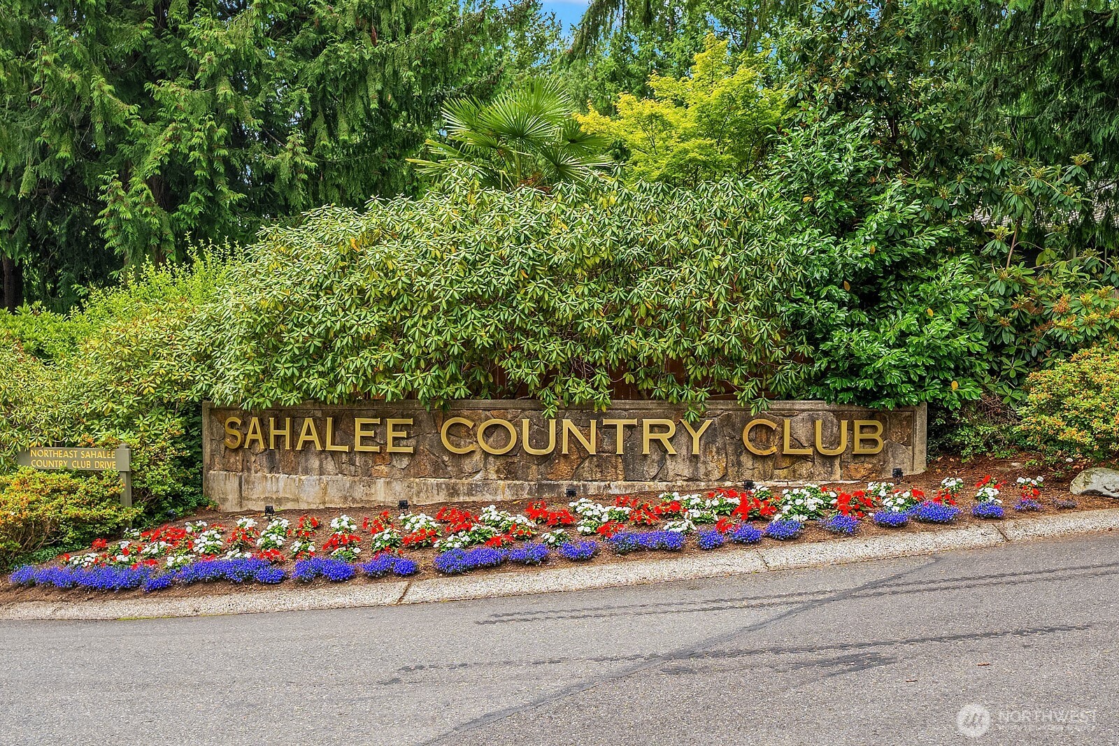 2725 Sahalee Drive W
