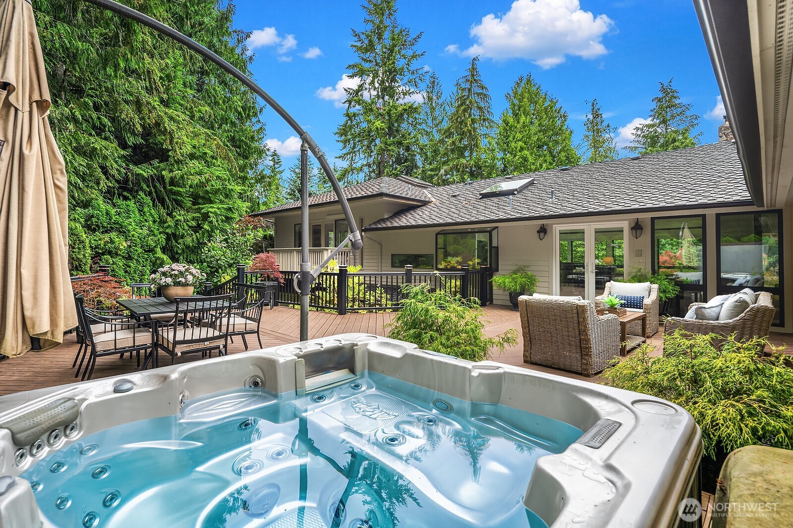 2725 Sahalee Drive W