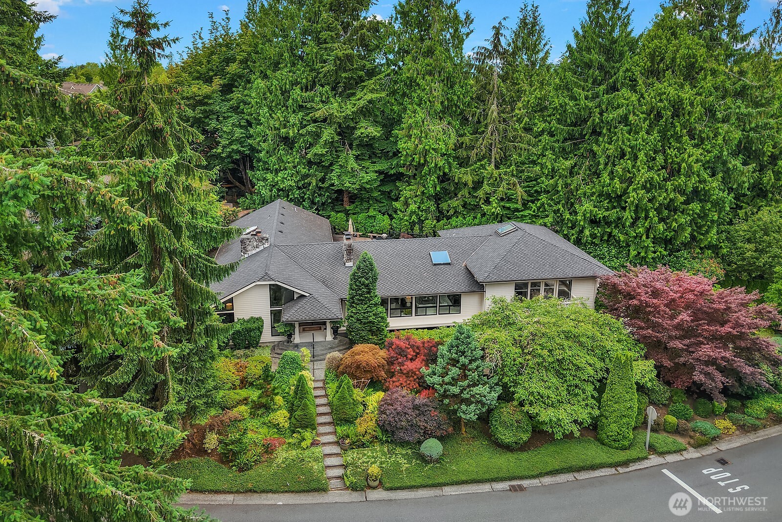 2725 Sahalee Drive W
