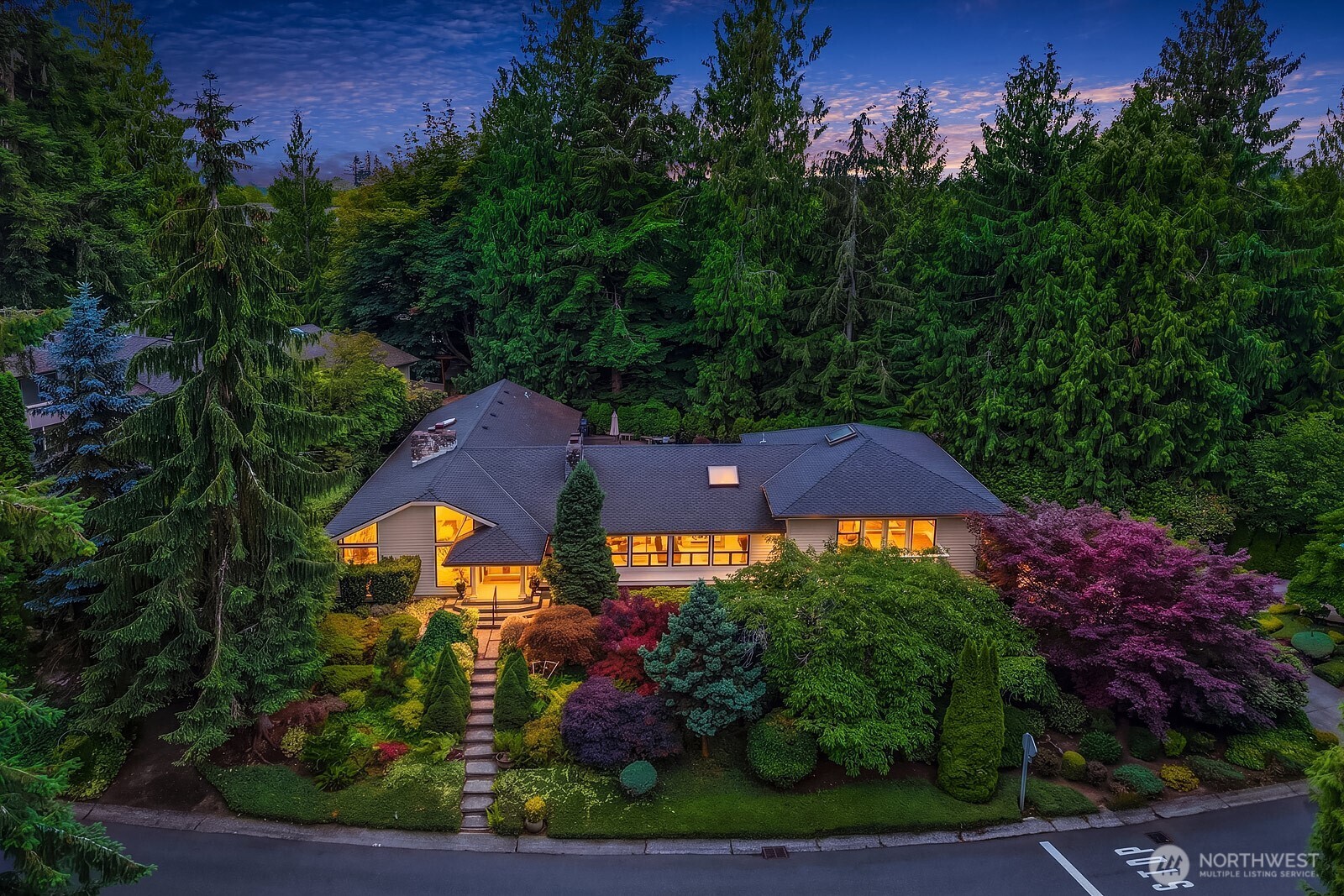 2725 Sahalee Drive W
