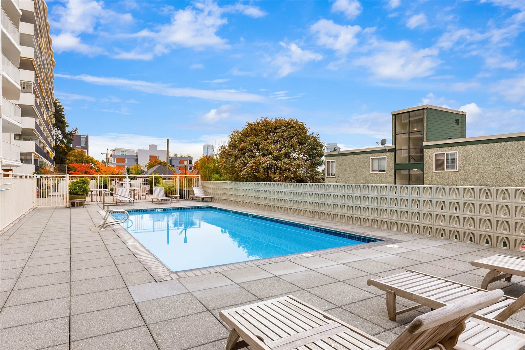525 Belmont Avenue E Unit: 3C