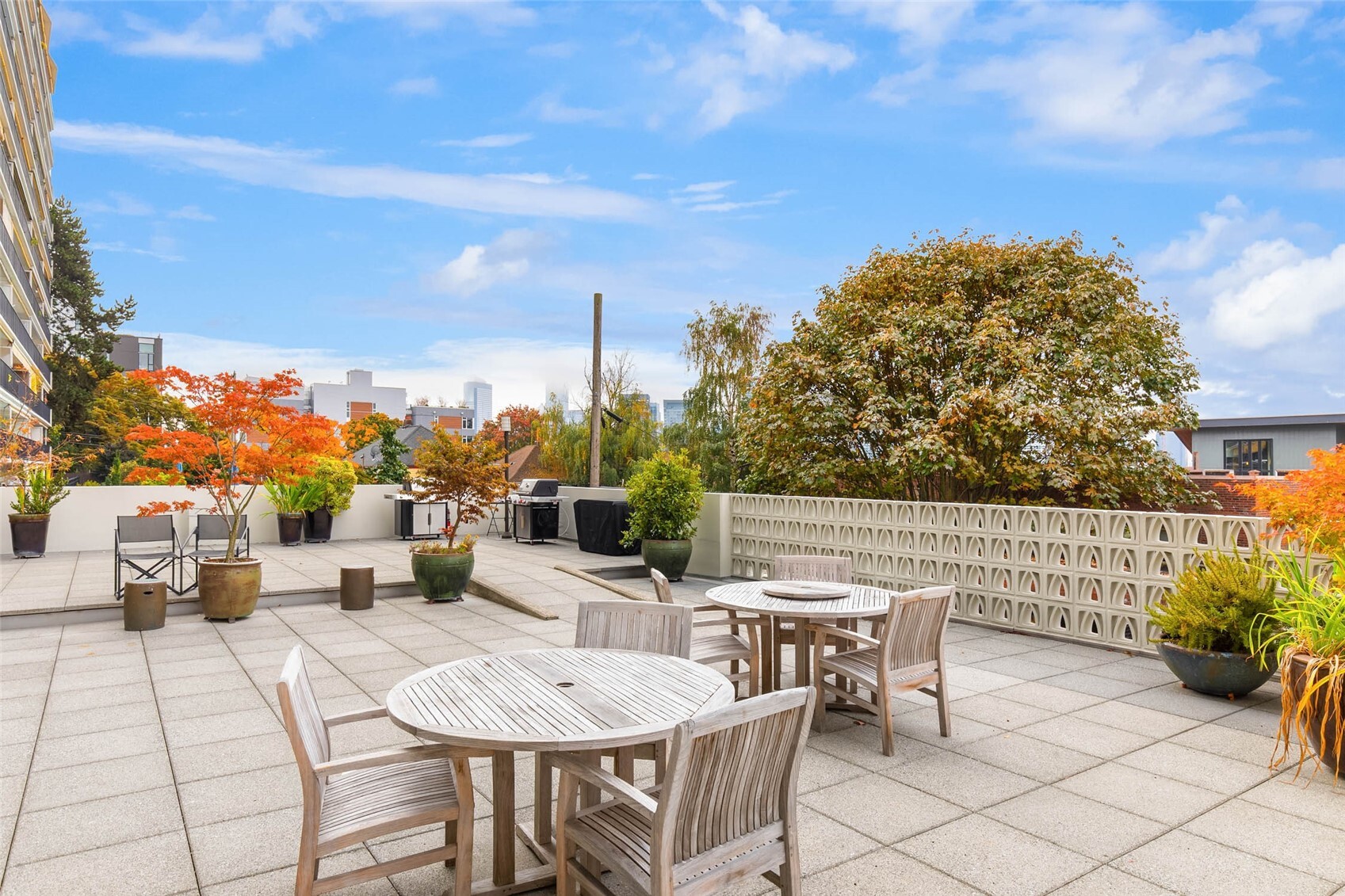 525 Belmont Avenue E Unit: 3C