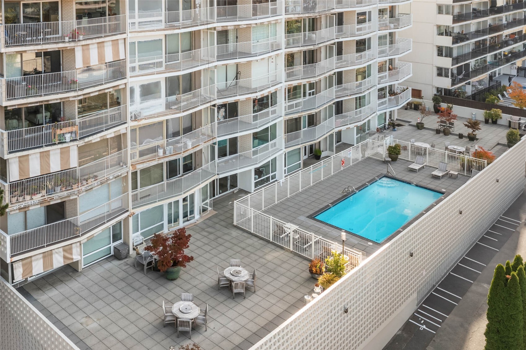 525 Belmont Avenue E Unit: 3C